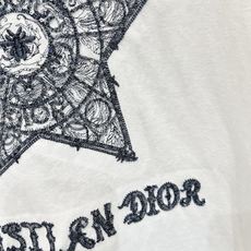 「Dior 26夏季新款 五角星绣花T恤」蓝线银丝绣花LOGO,经典高级工艺,正肩圆领短袖,轻薄透气水洗 「Dior 26夏季新款 五角星绣花T恤」蓝线银丝绣花LOGO,经典高级工艺,正肩圆领短袖,轻薄透气水洗