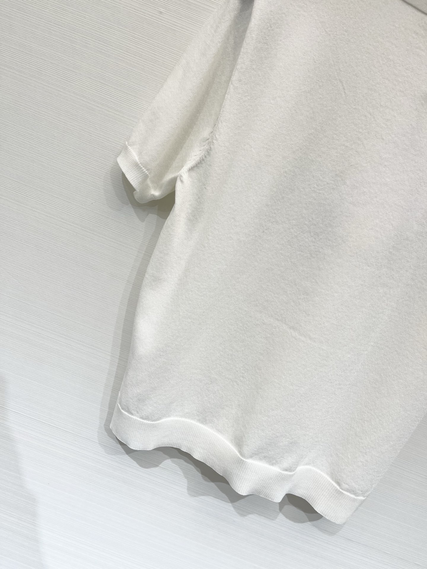 CHANEL 26夏季新款 Polo领短袖款 logo图案修饰点缀 上身高级氛围感🈵️🈵️ 两色SML
