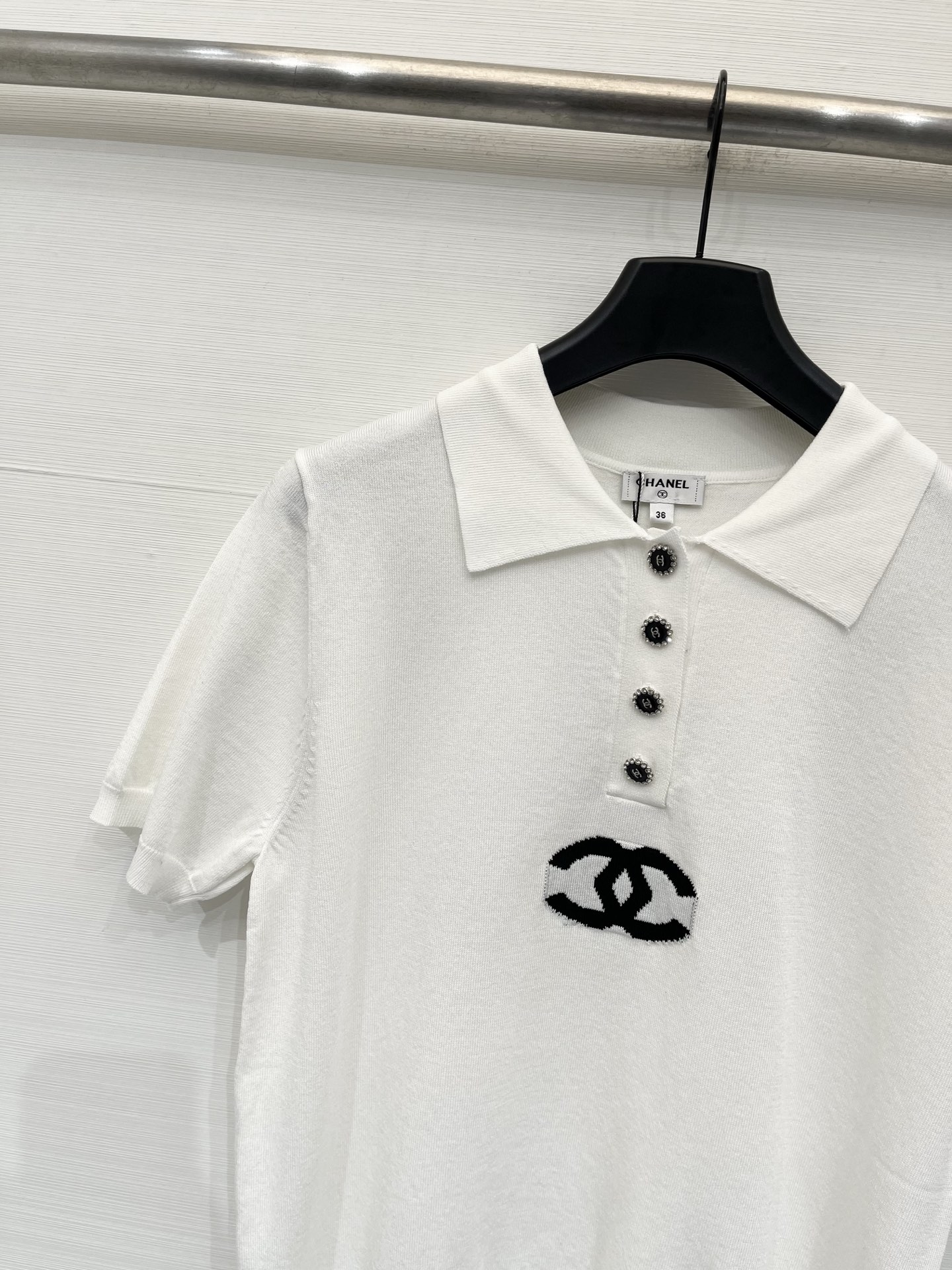 CHANEL 26夏季新款 Polo领短袖款 logo图案修饰点缀 上身高级氛围感🈵️🈵️ 两色SML
