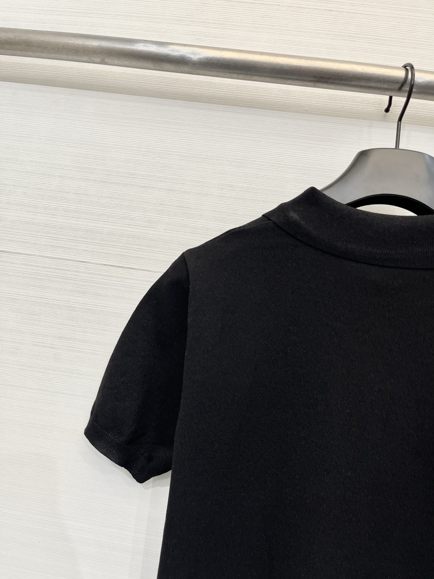 CHANEL 26夏季新款 Polo领短袖款 logo图案修饰点缀 上身高级氛围感🈵️🈵️ 两色SML