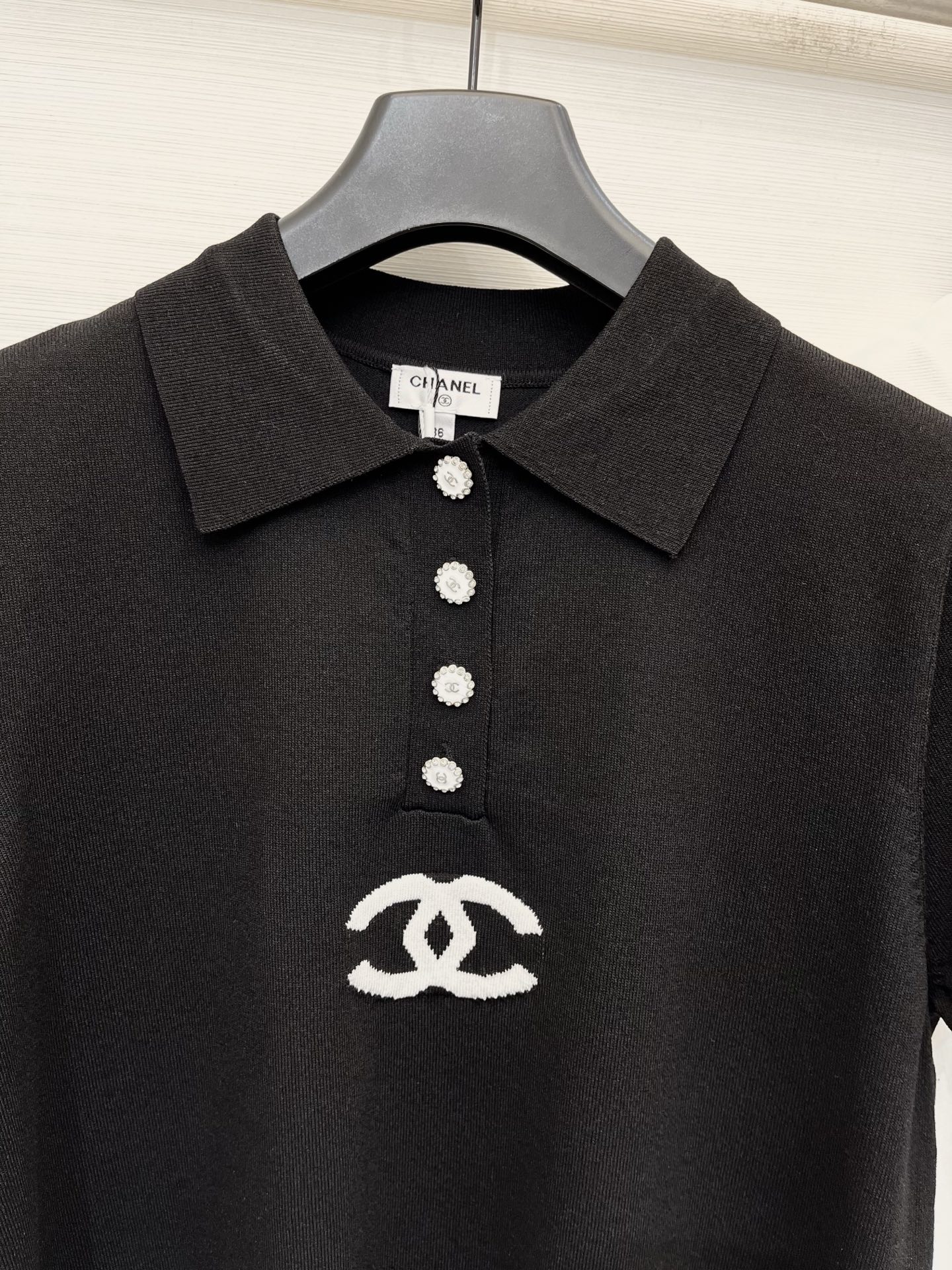 CHANEL 26夏季新款 Polo领短袖款 logo图案修饰点缀 上身高级氛围感🈵️🈵️ 两色SML