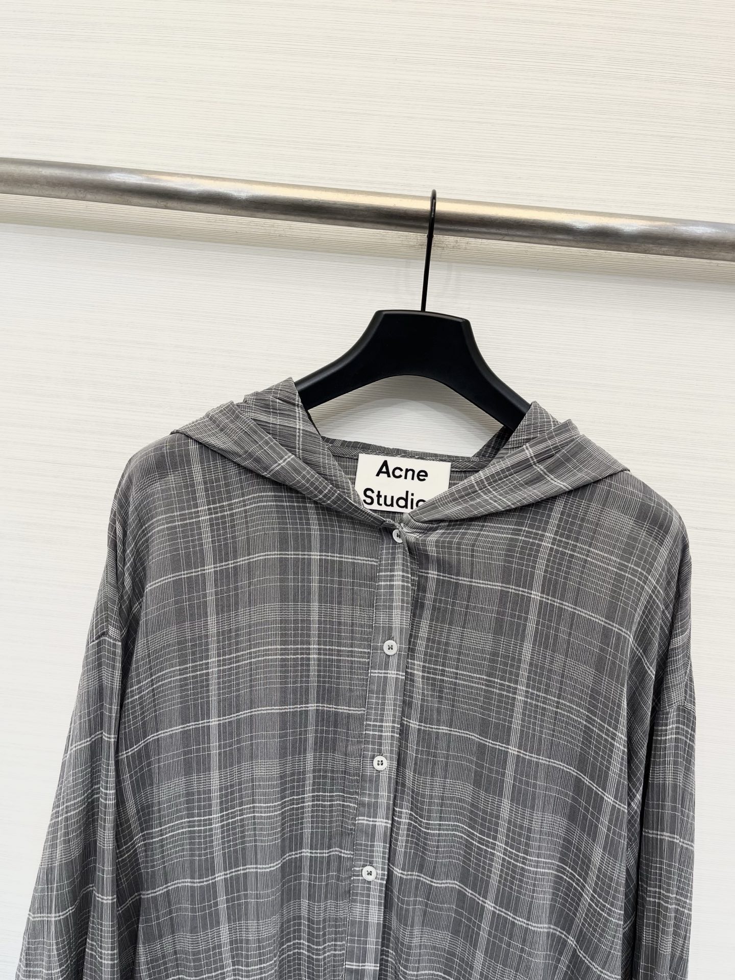 「AcneStudios 格纹抽绳短款连帽防晒长袖」 超薄质感，短款宽松落肩版型，慵懒松弛的休闲风，下摆