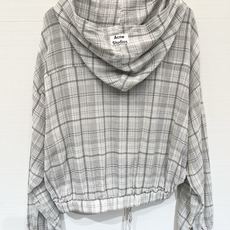 「AcneStudios 格纹抽绳短款连帽防晒长袖」 超薄质感,短款宽松落肩版型,慵懒松弛的休闲风,下摆 「AcneStudios 格纹抽绳短款连帽防晒长袖」 超薄质感,短款宽松落肩版型,慵懒松弛的休闲风,下摆
