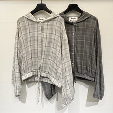 「AcneStudios 格纹抽绳短款连帽防晒长袖」 超薄质感,短款宽松落肩版型,慵懒松弛的休闲风,下摆 「AcneStudios 格纹抽绳短款连帽防晒长袖」 超薄质感,短款宽松落肩版型,慵懒松弛的休闲风,下摆