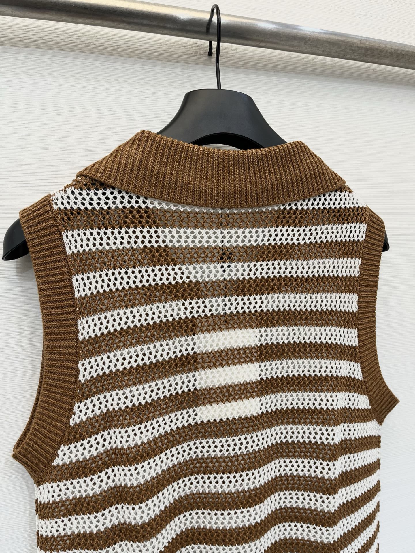 Moncler 26夏季新款 条纹镂空Polo领背心 Logo图案修饰点缀 上身高级氛围感🈵️🈵️ 两色