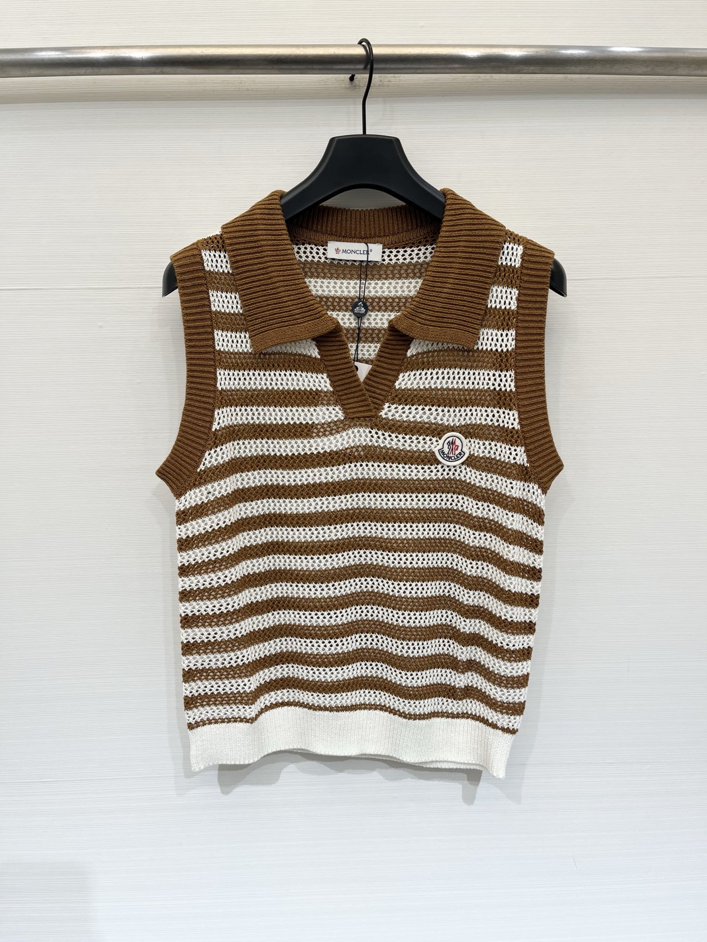 Moncler 26夏季新款 条纹镂空Polo领背心 Logo图案修饰点缀 上身高级氛围感🈵️🈵️ 两色