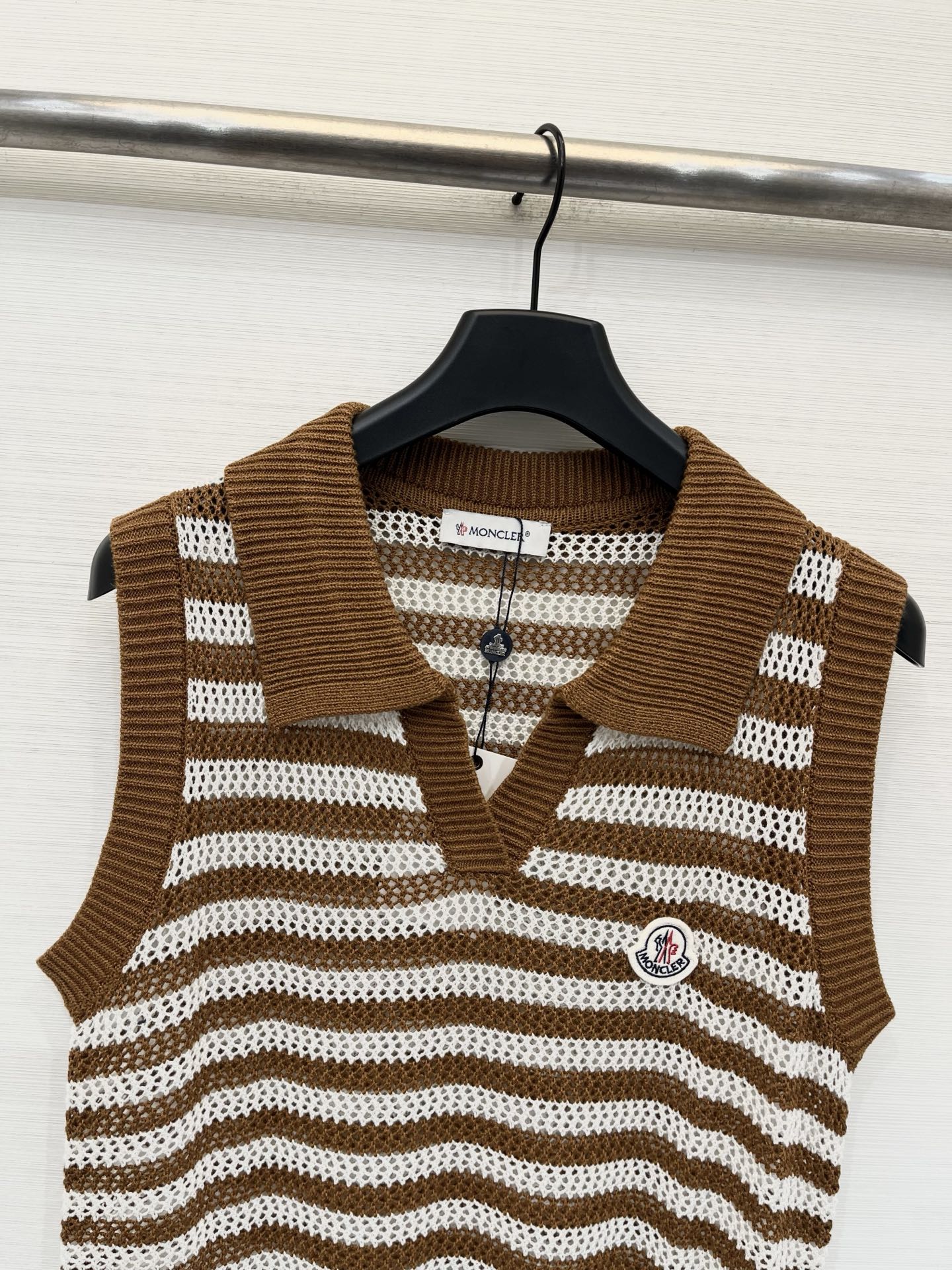 Moncler 26夏季新款 条纹镂空Polo领背心 Logo图案修饰点缀 上身高级氛围感🈵️🈵️ 两色
