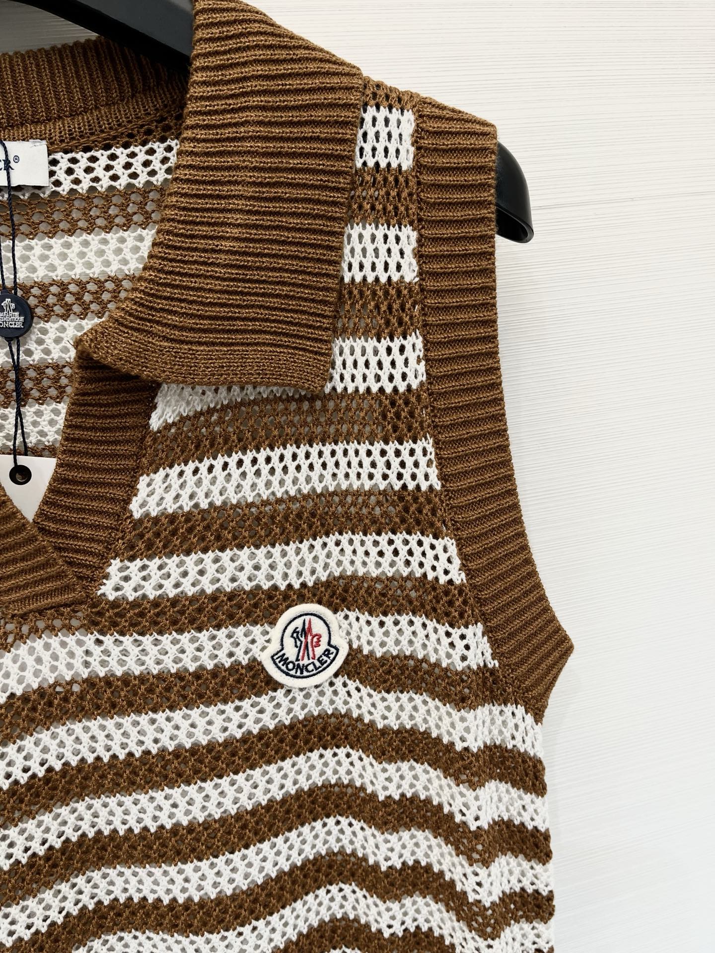 Moncler 26夏季新款 条纹镂空Polo领背心 Logo图案修饰点缀 上身高级氛围感🈵️🈵️ 两色