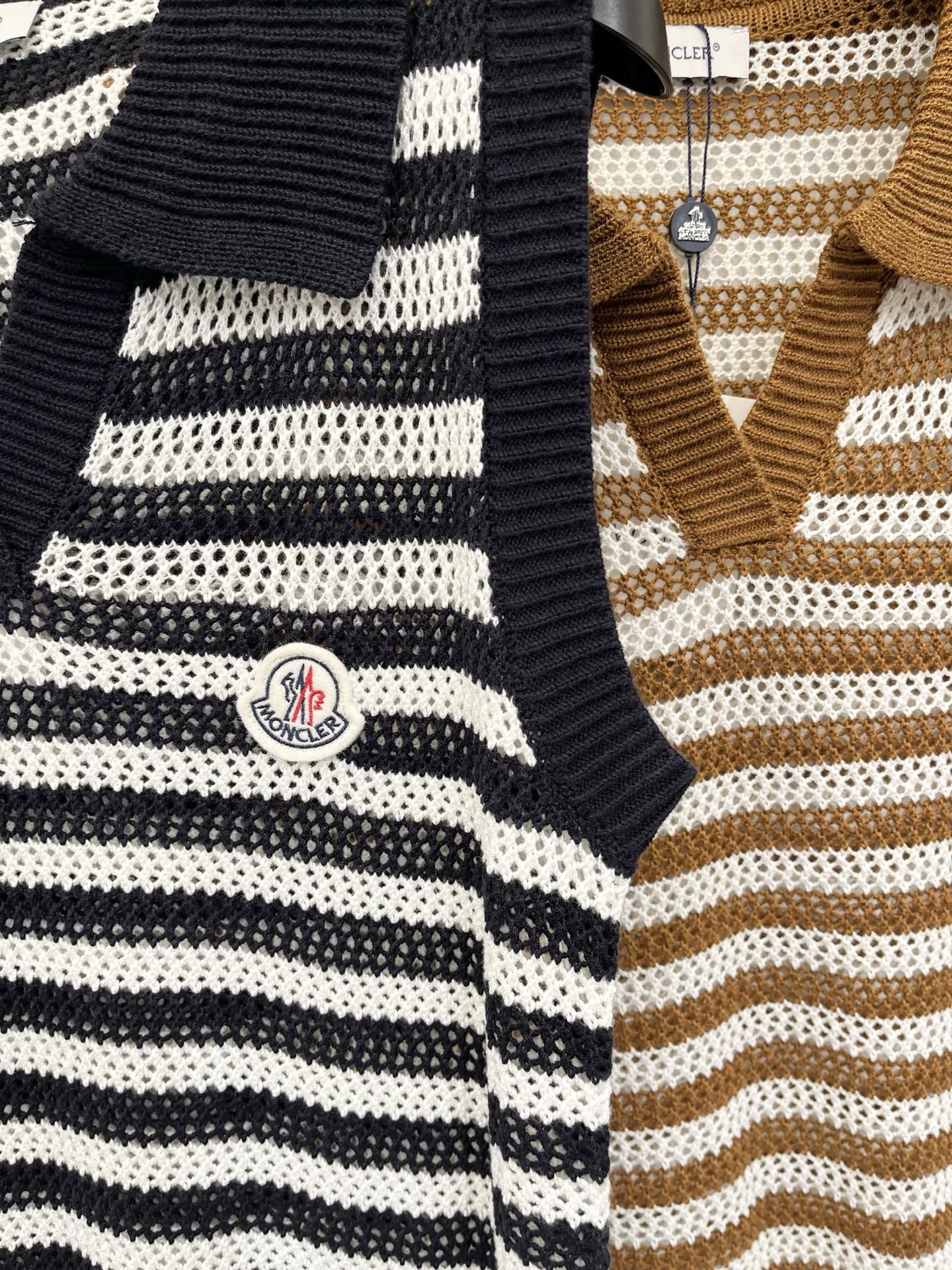 Moncler 26夏季新款 条纹镂空Polo领背心 Logo图案修饰点缀 上身高级氛围感🈵️🈵️ 两色