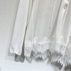 「IsabelMarant 蕾丝下摆连帽防晒外衫」宽松落肩版型,慵懒休闲风,主打薄透透气,竹节麻感薄面料 「IsabelMarant 蕾丝下摆连帽防晒外衫」宽松落肩版型,慵懒休闲风,主打薄透透气,竹节麻感薄面料