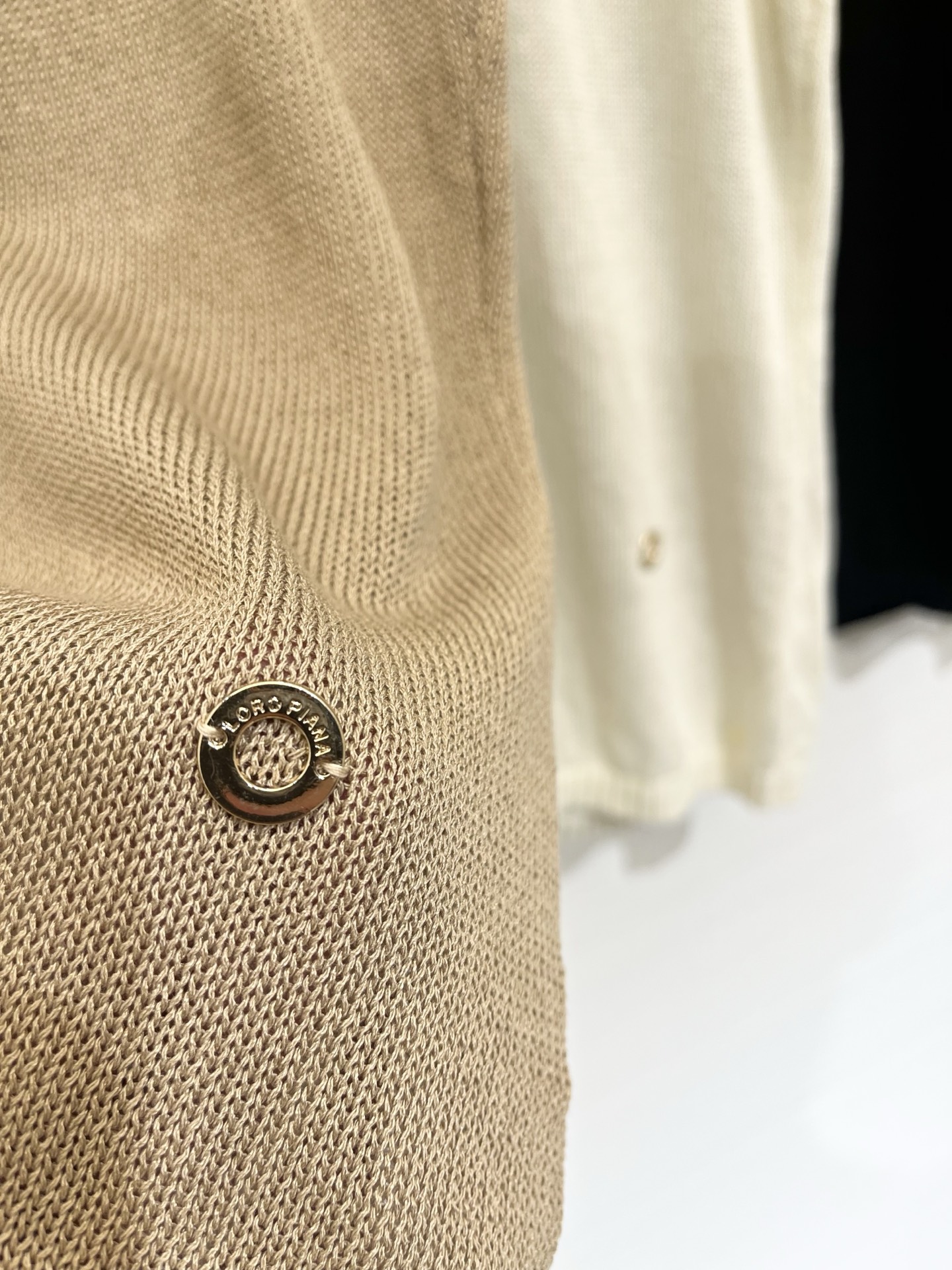 Loro piana 26夏季新款 圆领半开领针织背心 Logo图案修饰点缀 上身高级氛围感🈵️🈵️ 三