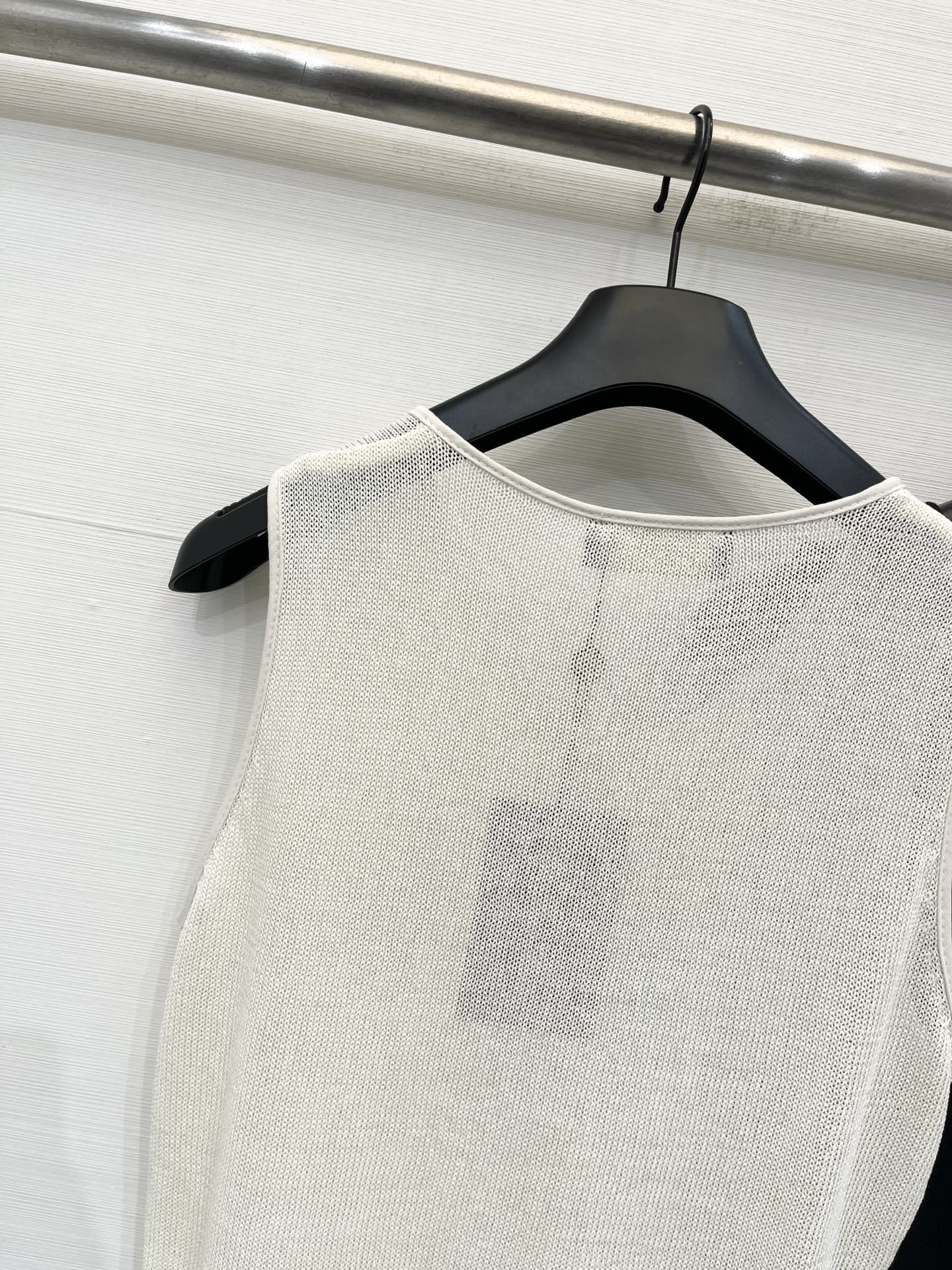 Loro piana 26夏季新款 圆领半开领针织背心 Logo图案修饰点缀 上身高级氛围感🈵️🈵️ 三