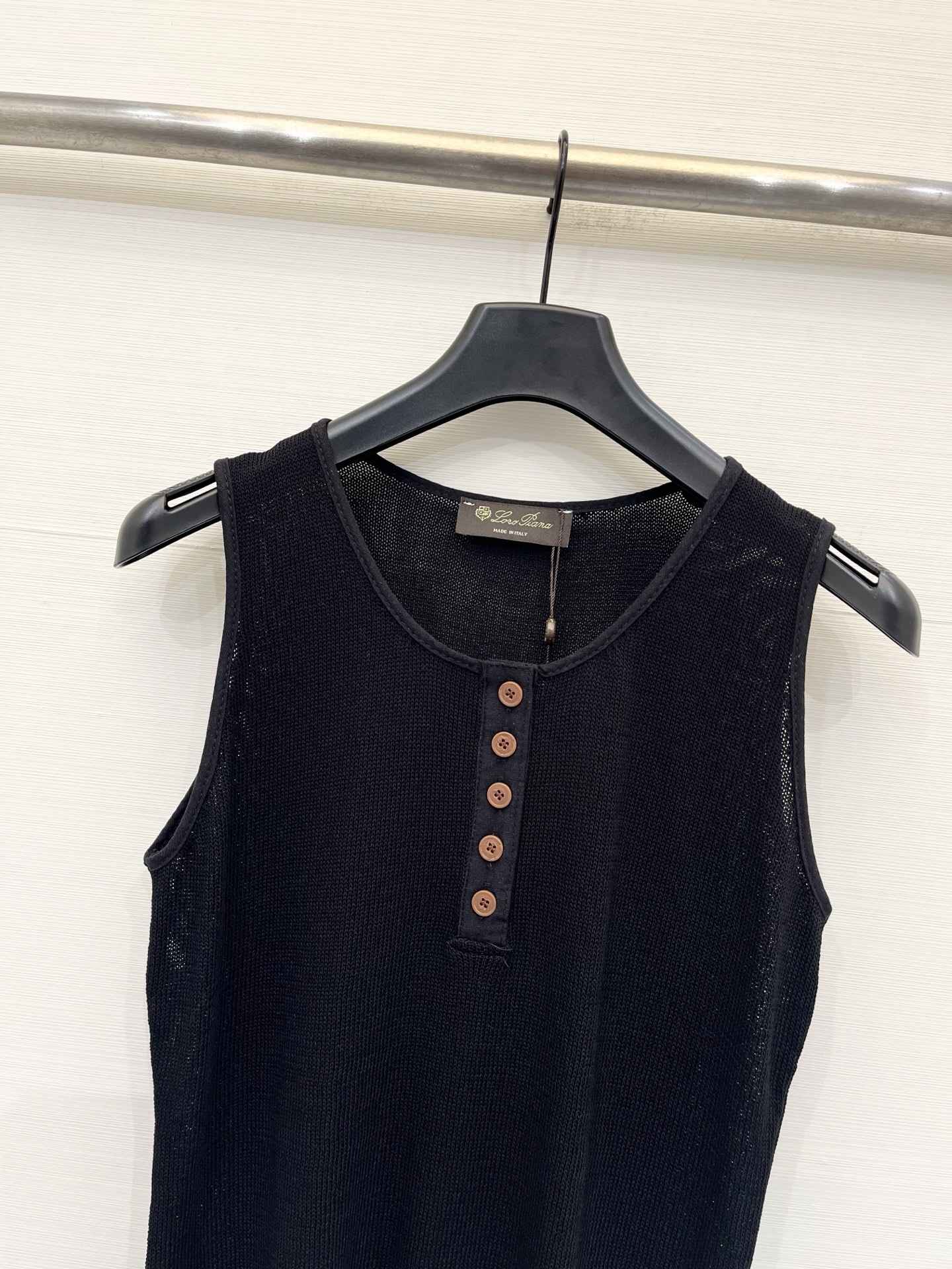 Loro piana 26夏季新款 圆领半开领针织背心 Logo图案修饰点缀 上身高级氛围感🈵️🈵️ 三