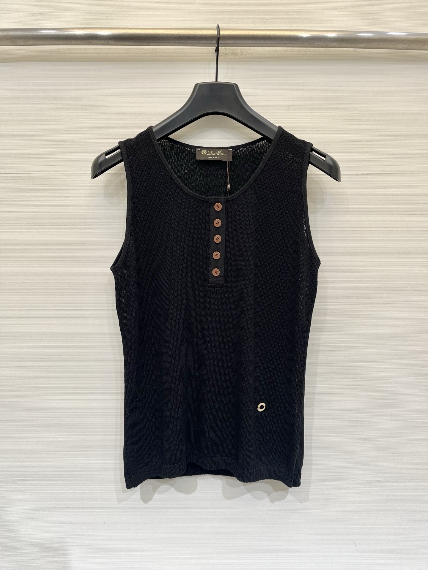 Loro piana 26夏季新款 圆领半开领针织背心 Logo图案修饰点缀 上身高级氛围感🈵️🈵️ 三