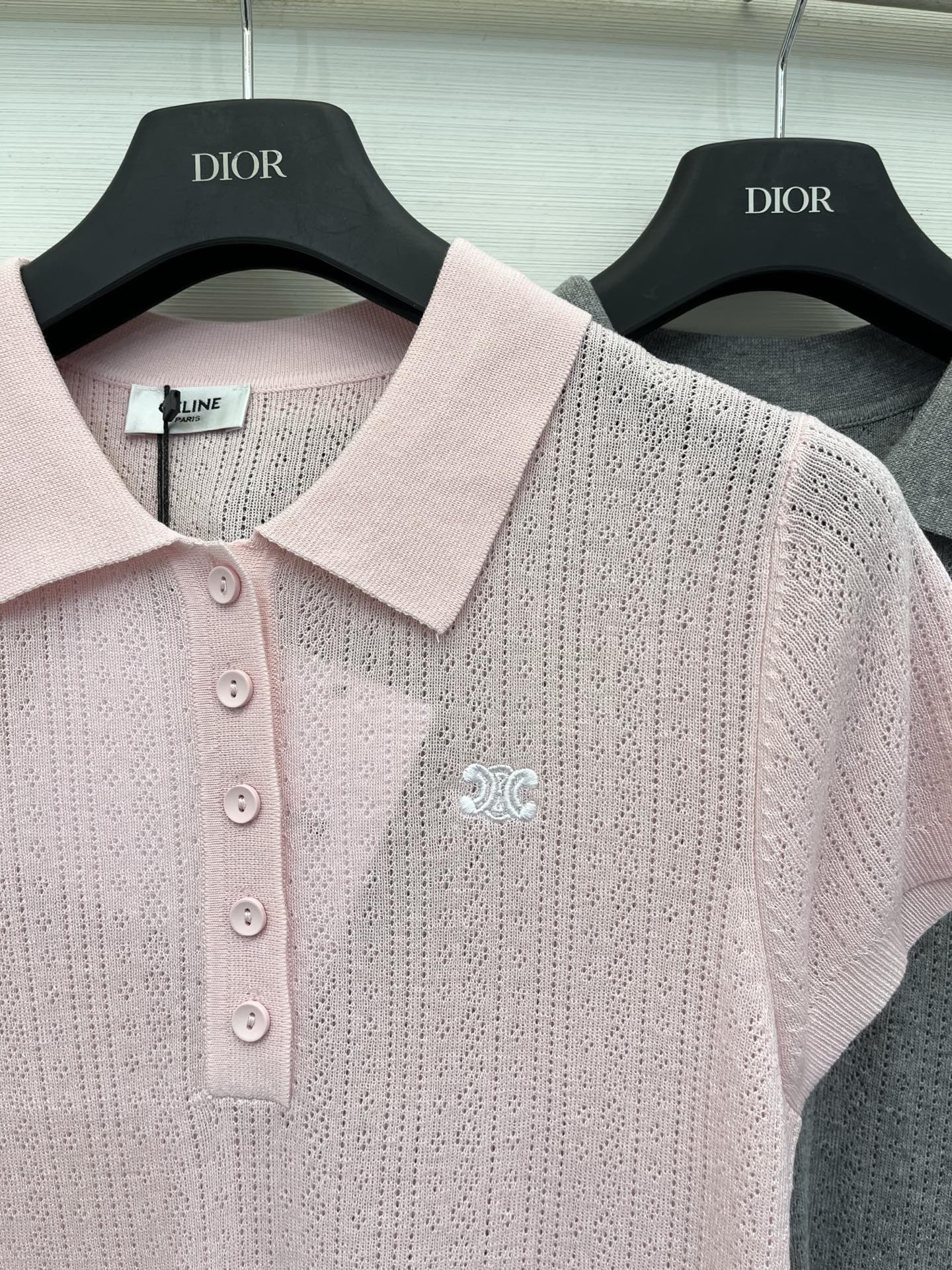 Celine 26夏季新款 薄款Polo领针织短袖 Logo图案修饰点缀 上身高级氛围感🈵️🈵️ 三色S