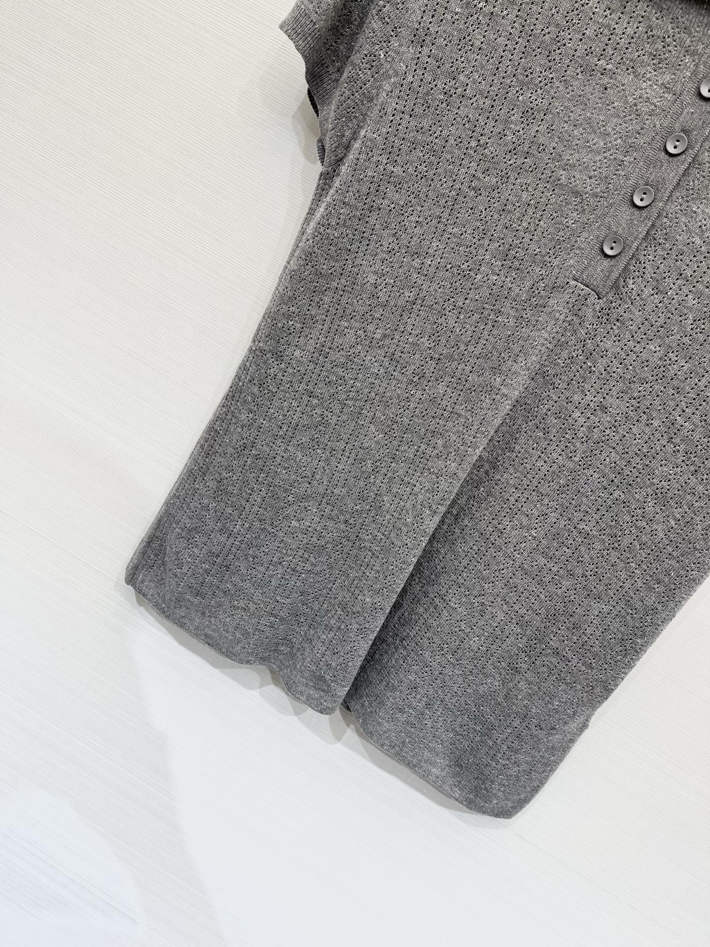 Celine 26夏季新款 薄款Polo领针织短袖 Logo图案修饰点缀 上身高级氛围感🈵️🈵️ 三色S