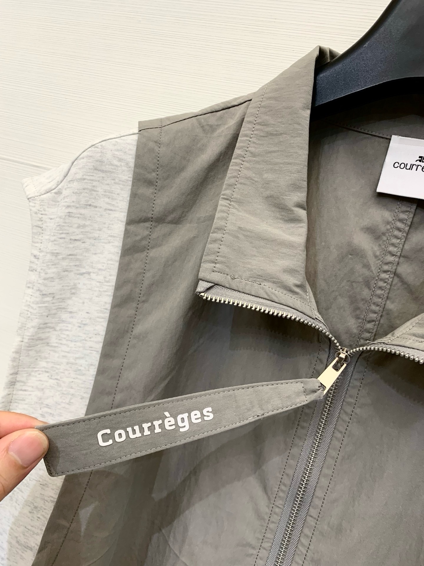 Courrèges 26春夏新款 拼接撞色马甲半裙套装，尼龙+纯棉拼接工艺，既防晒又休闲，松紧下摆设计，