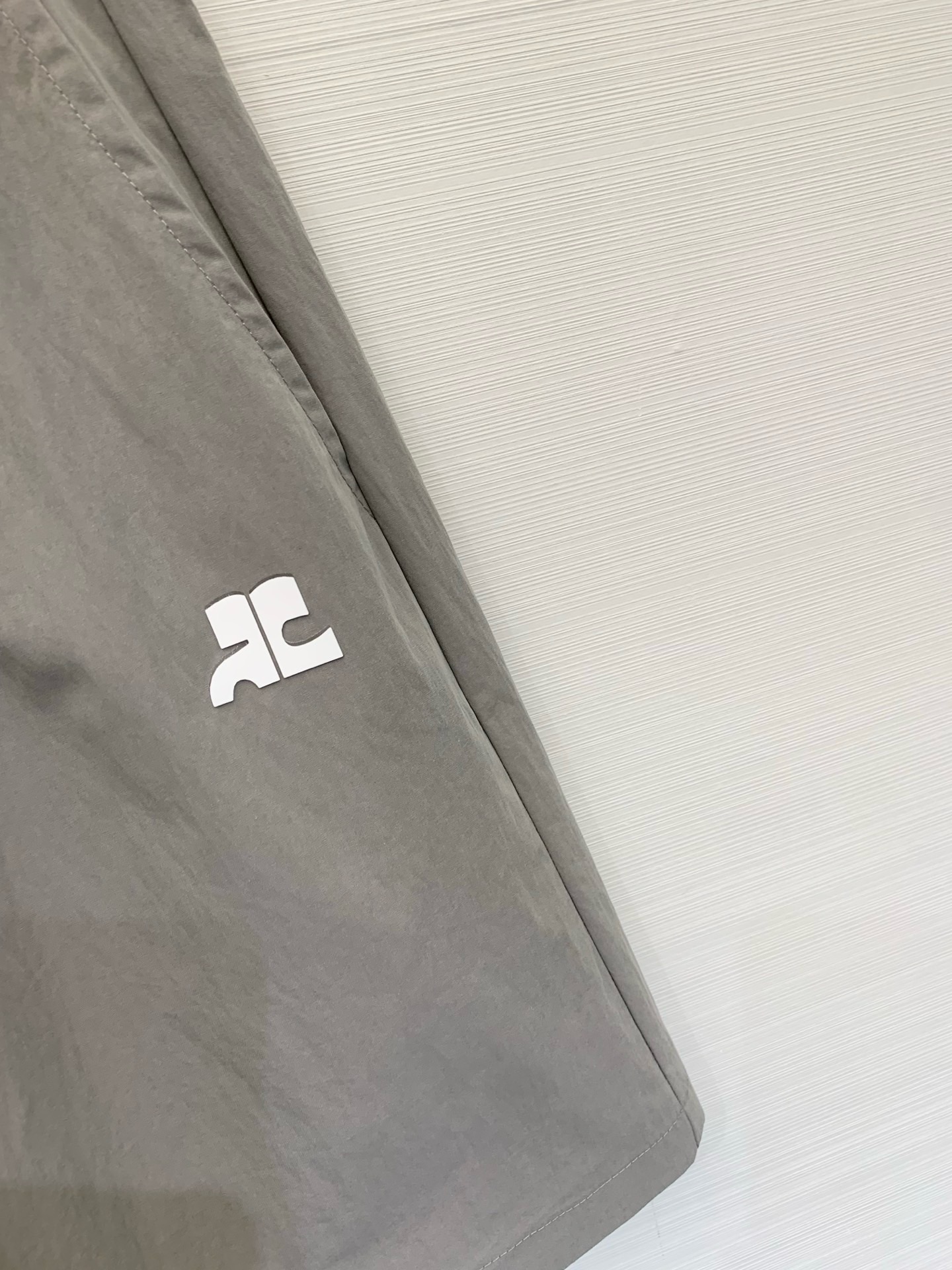 Courrèges 26春夏新款 拼接撞色马甲半裙套装，尼龙+纯棉拼接工艺，既防晒又休闲，松紧下摆设计，