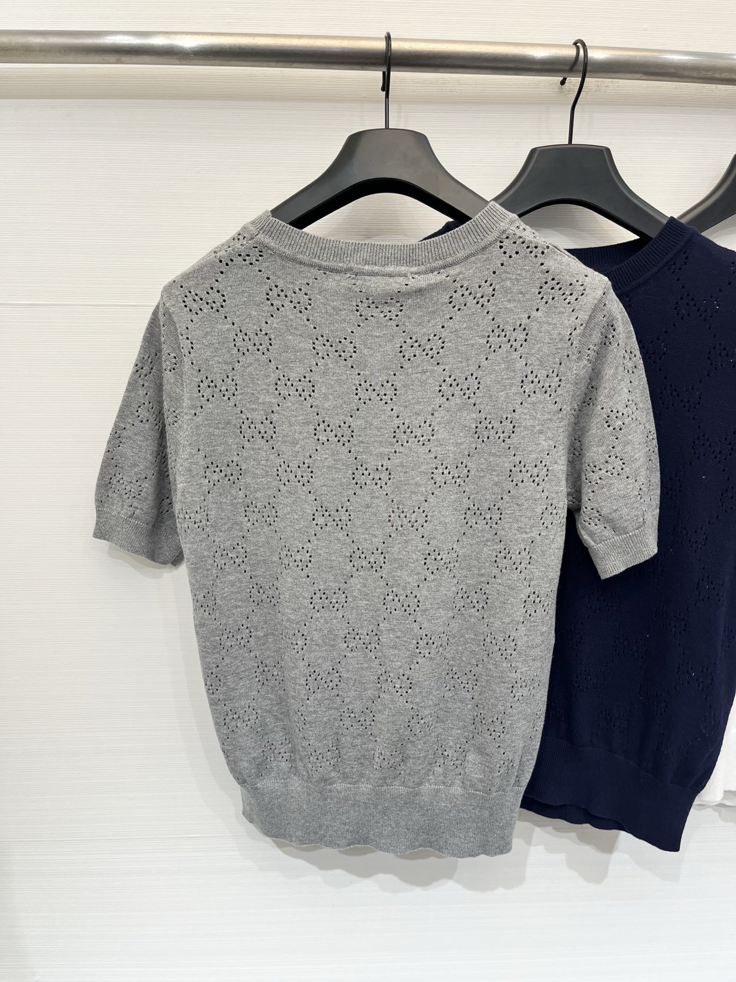 Gucci026夏季新款 简约圆领短袖款 logo图案修饰点缀 上身高级氛围感🈵️🈵️ 三色SML