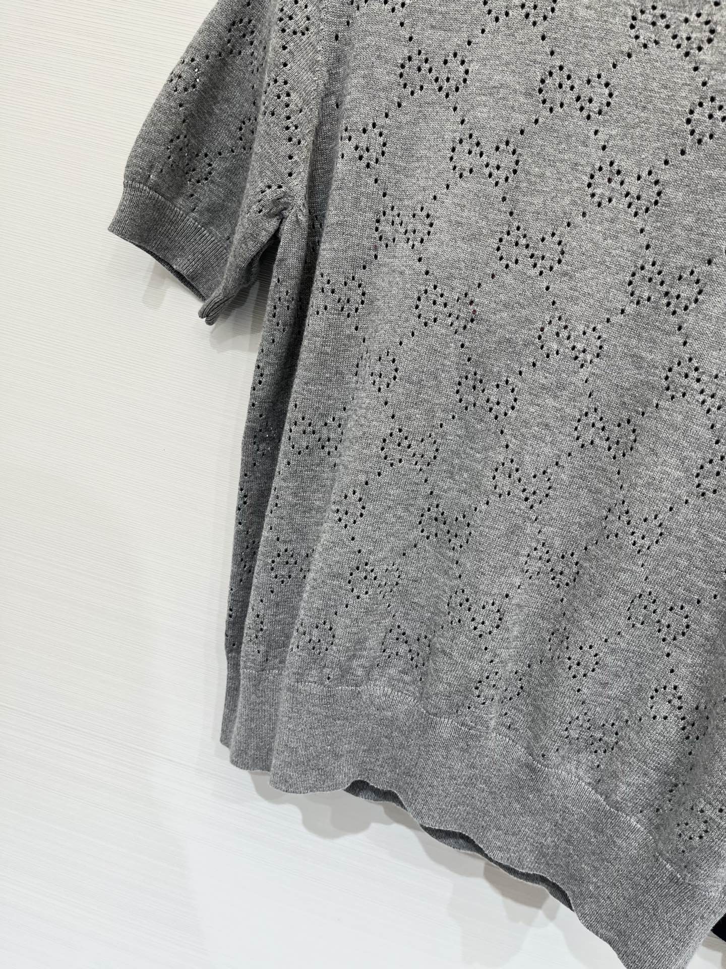 Gucci026夏季新款 简约圆领短袖款 logo图案修饰点缀 上身高级氛围感🈵️🈵️ 三色SML