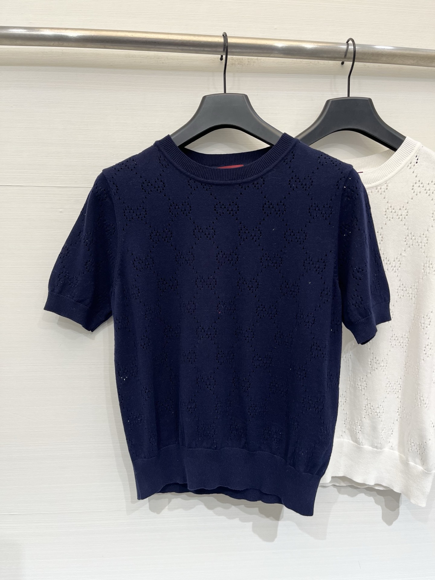Gucci026夏季新款 简约圆领短袖款 logo图案修饰点缀 上身高级氛围感🈵️🈵️ 三色SML