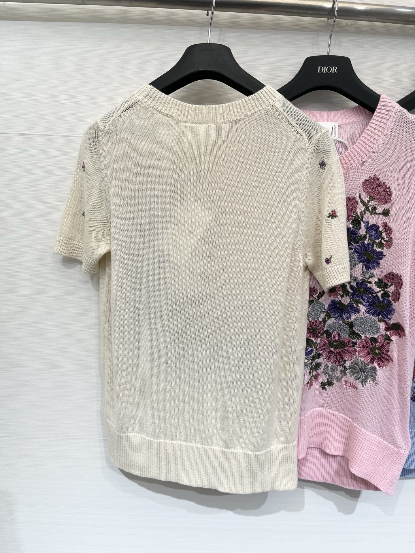 DIOR 26夏季新款 重工刺绣圆领短袖款 logo图案修饰点缀 上身高级氛围感🈵️🈵️ 三色SML