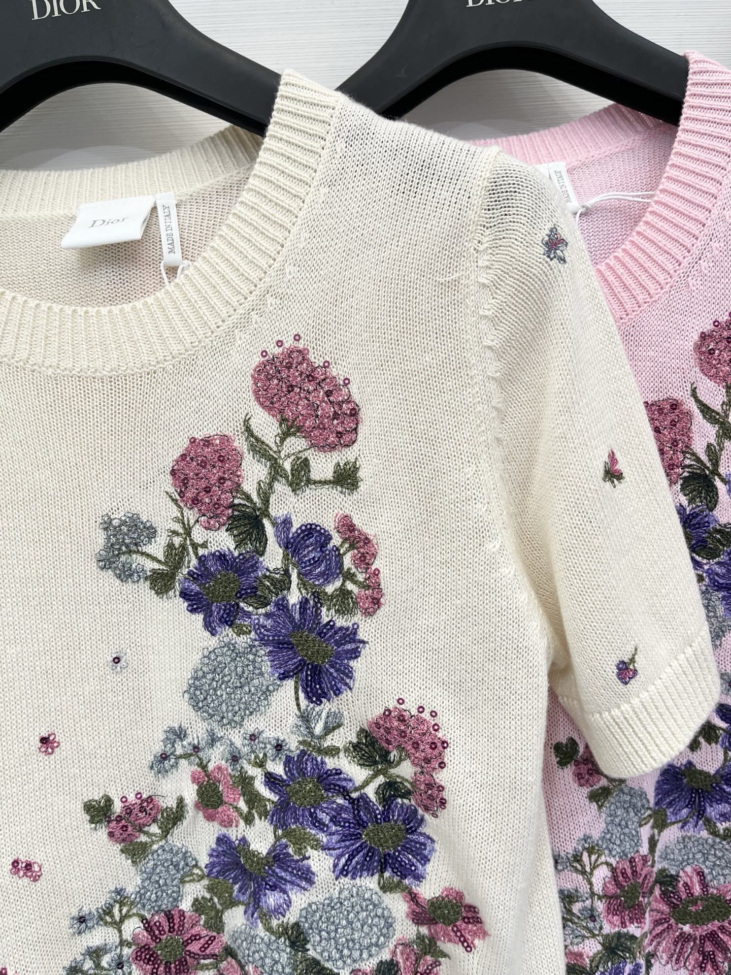 DIOR 26夏季新款 重工刺绣圆领短袖款 logo图案修饰点缀 上身高级氛围感🈵️🈵️ 三色SML