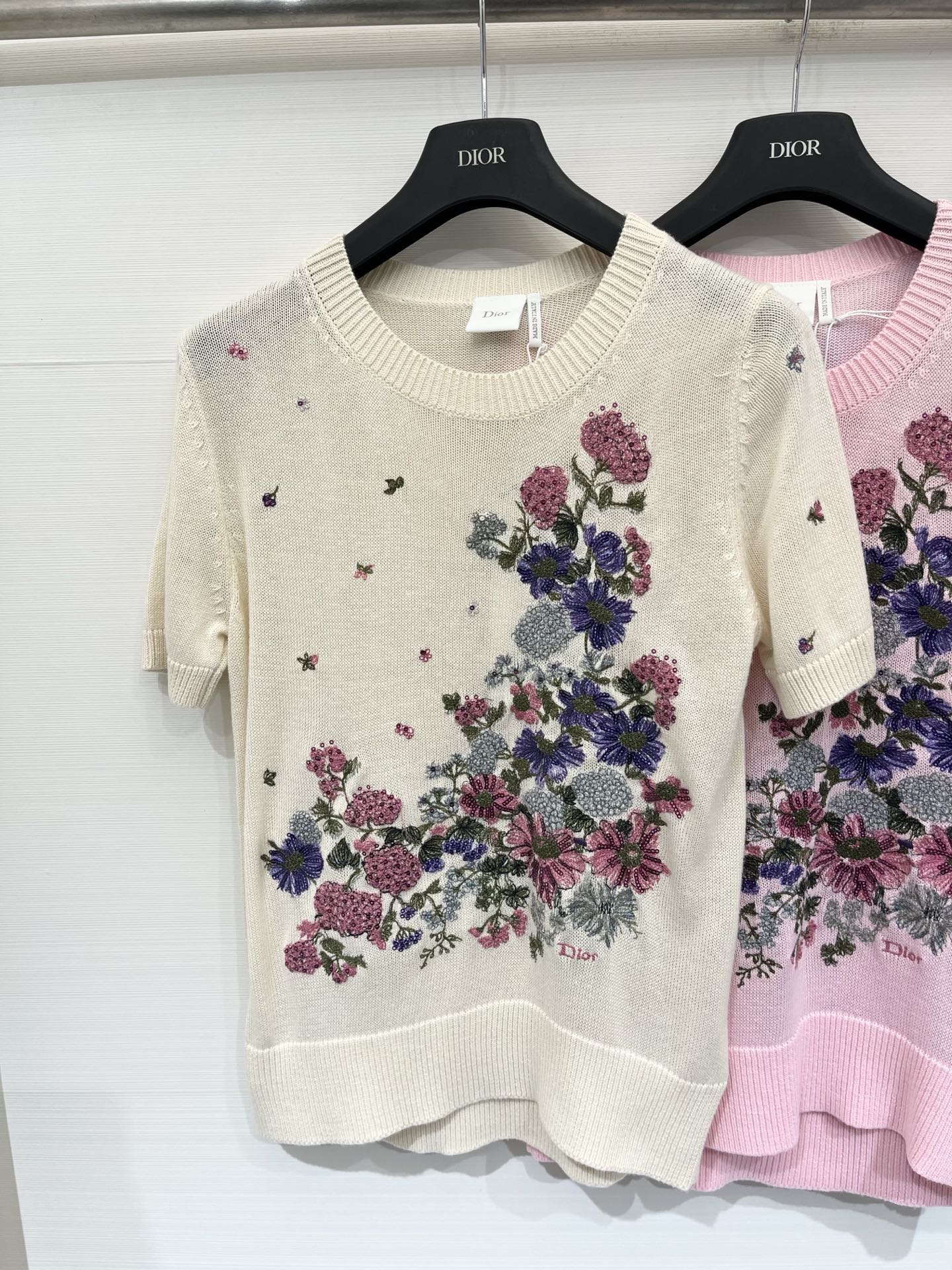 DIOR 26夏季新款 重工刺绣圆领短袖款 logo图案修饰点缀 上身高级氛围感🈵️🈵️ 三色SML