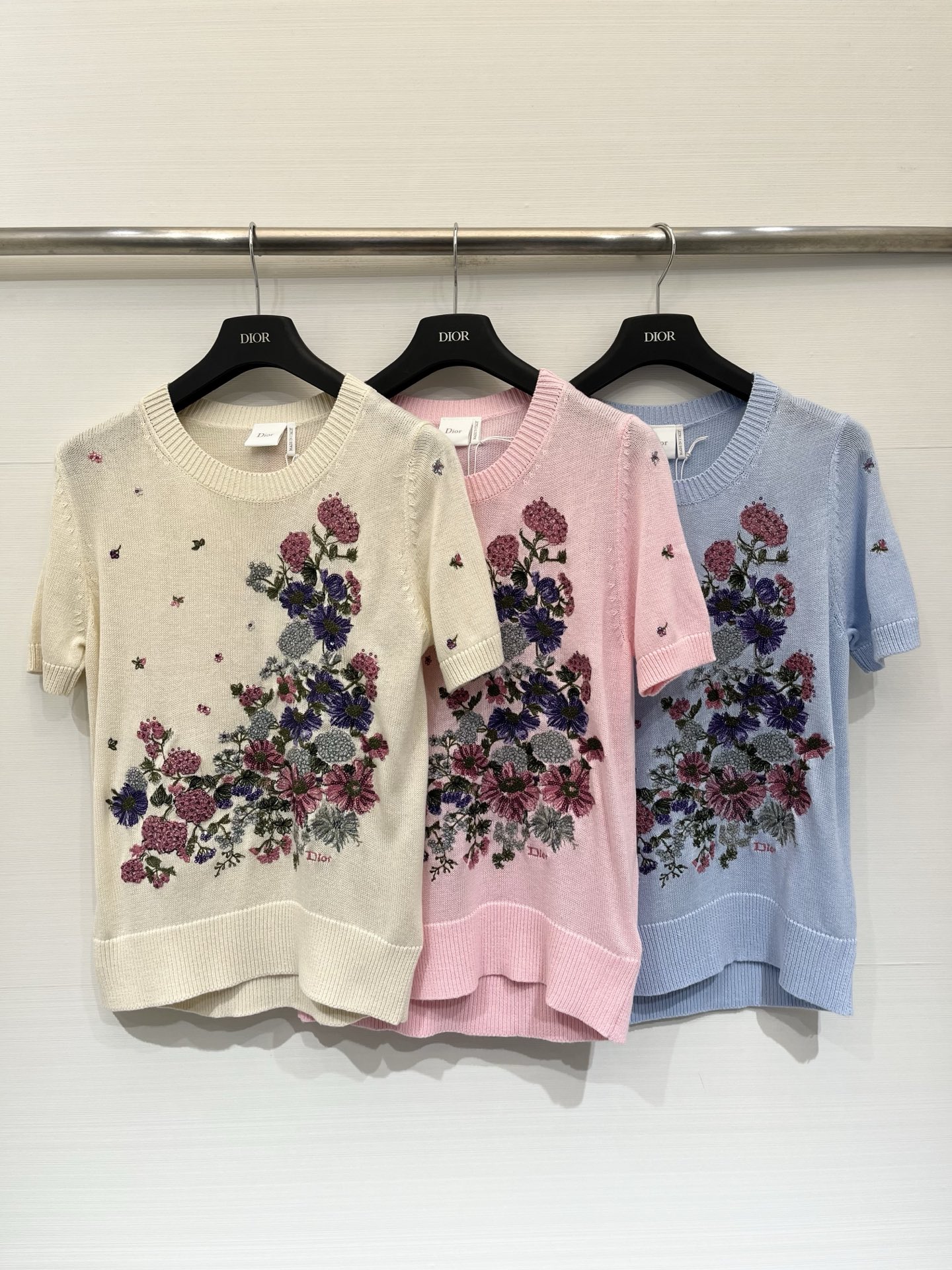 DIOR 26夏季新款 重工刺绣圆领短袖款 logo图案修饰点缀 上身高级氛围感🈵️🈵️ 三色SML