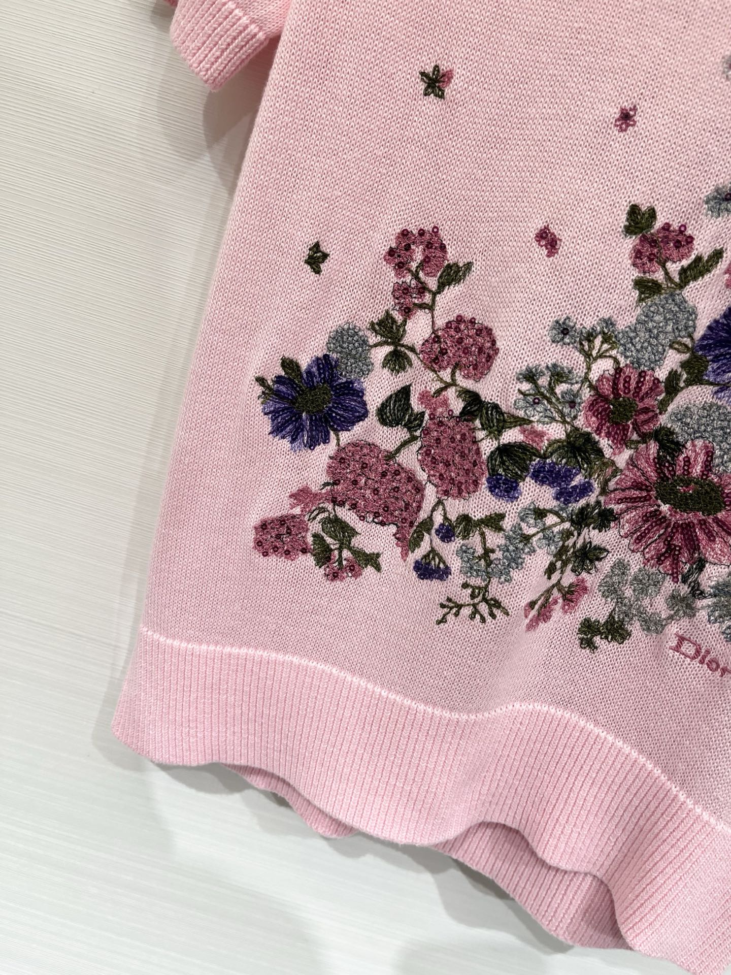DIOR 26夏季新款 重工刺绣圆领短袖款 logo图案修饰点缀 上身高级氛围感🈵️🈵️ 三色SML