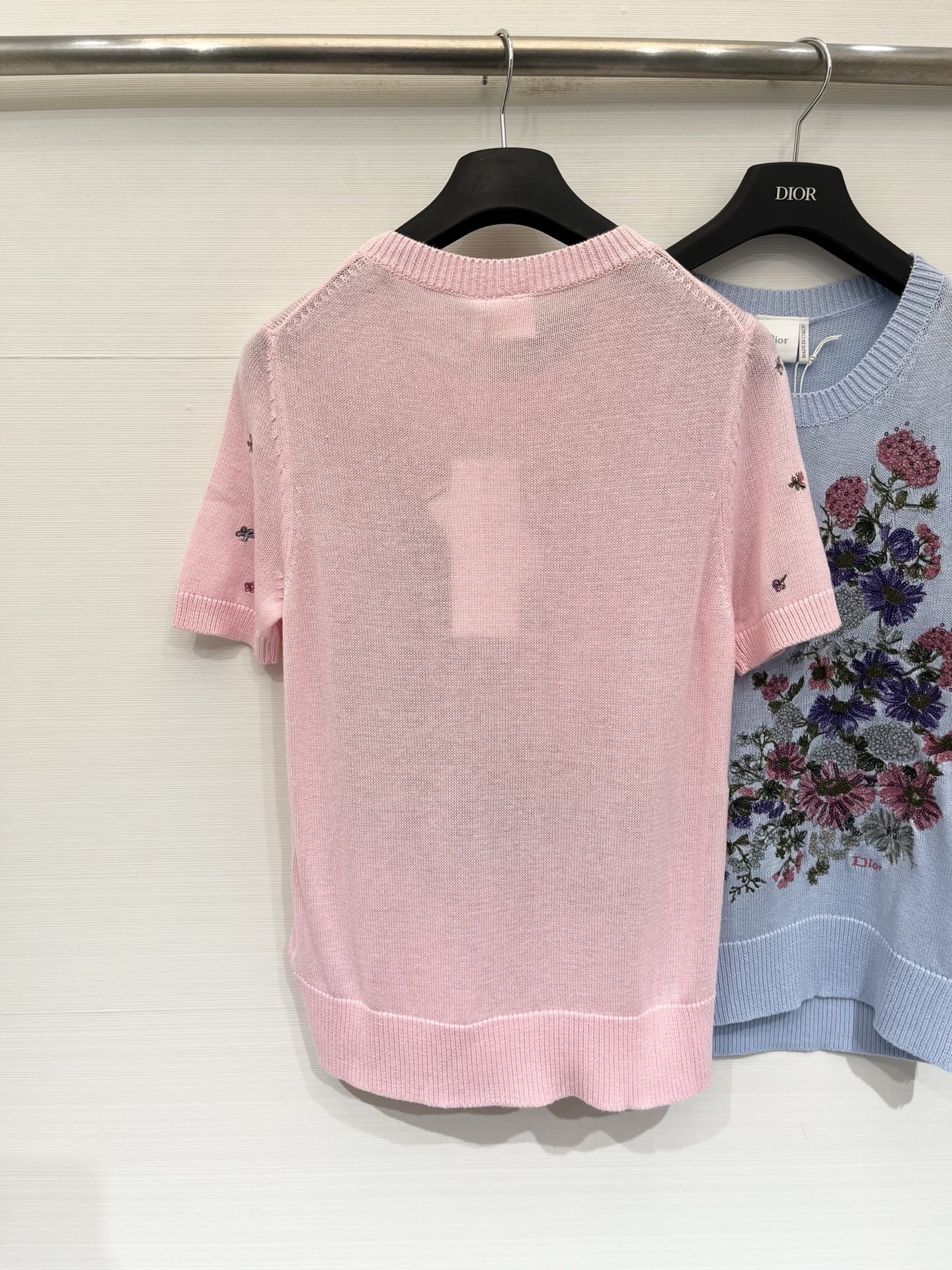 DIOR 26夏季新款 重工刺绣圆领短袖款 logo图案修饰点缀 上身高级氛围感🈵️🈵️ 三色SML