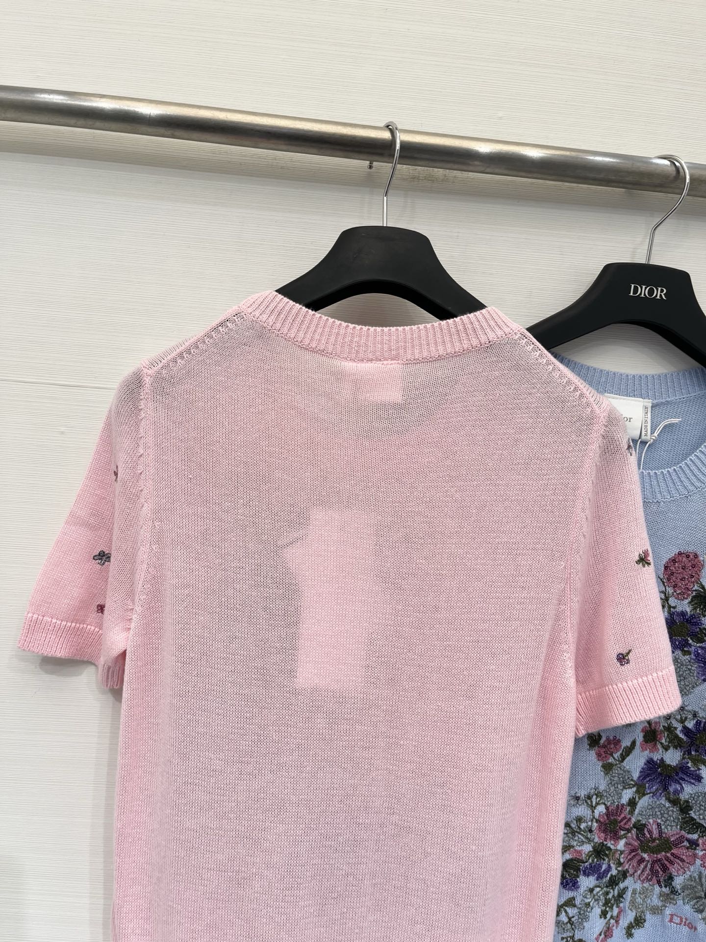 DIOR 26夏季新款 重工刺绣圆领短袖款 logo图案修饰点缀 上身高级氛围感🈵️🈵️ 三色SML