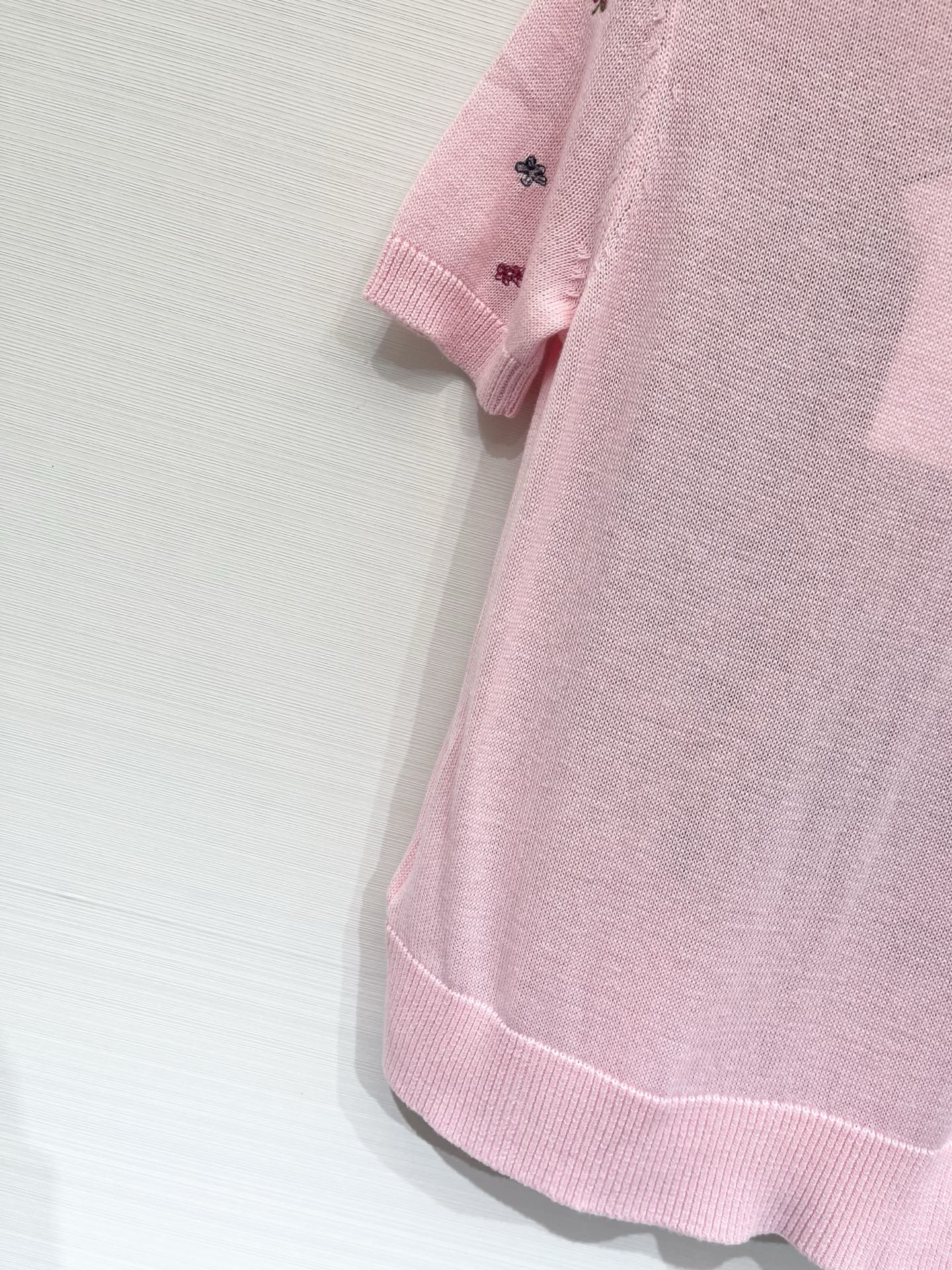 DIOR 26夏季新款 重工刺绣圆领短袖款 logo图案修饰点缀 上身高级氛围感🈵️🈵️ 三色SML