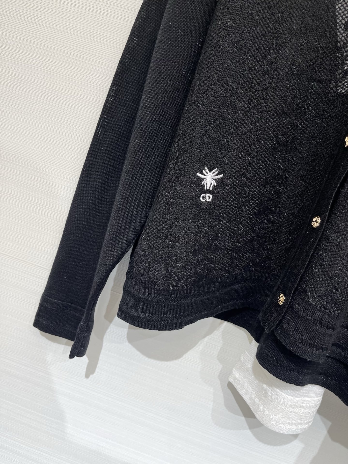 DIOR 26夏季新款 薄款v领长袖开衫款 logo图案修饰点缀 上身高级氛围感🈵️🈵️ 两色SML