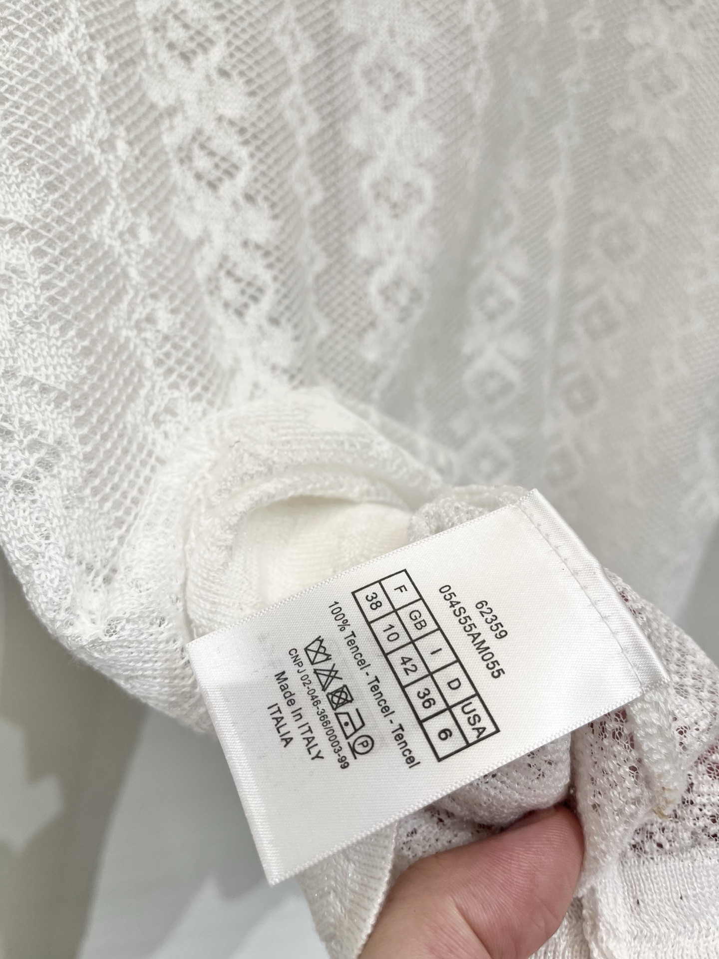 DIOR 26夏季新款 薄款v领长袖开衫款 logo图案修饰点缀 上身高级氛围感🈵️🈵️ 两色SML