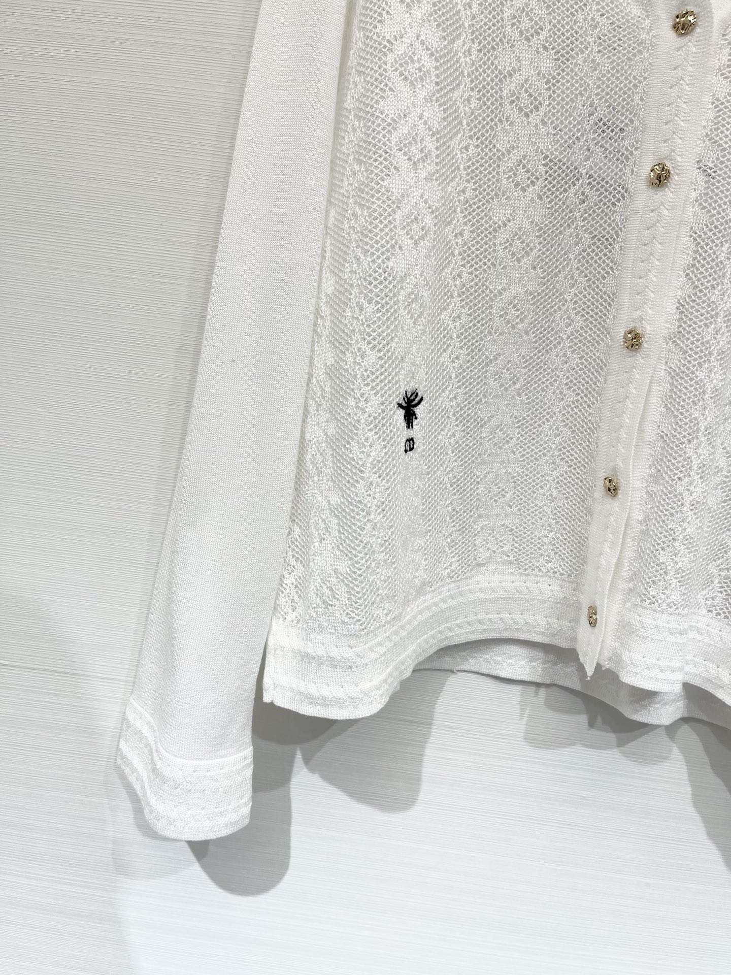 DIOR 26夏季新款 薄款v领长袖开衫款 logo图案修饰点缀 上身高级氛围感🈵️🈵️ 两色SML