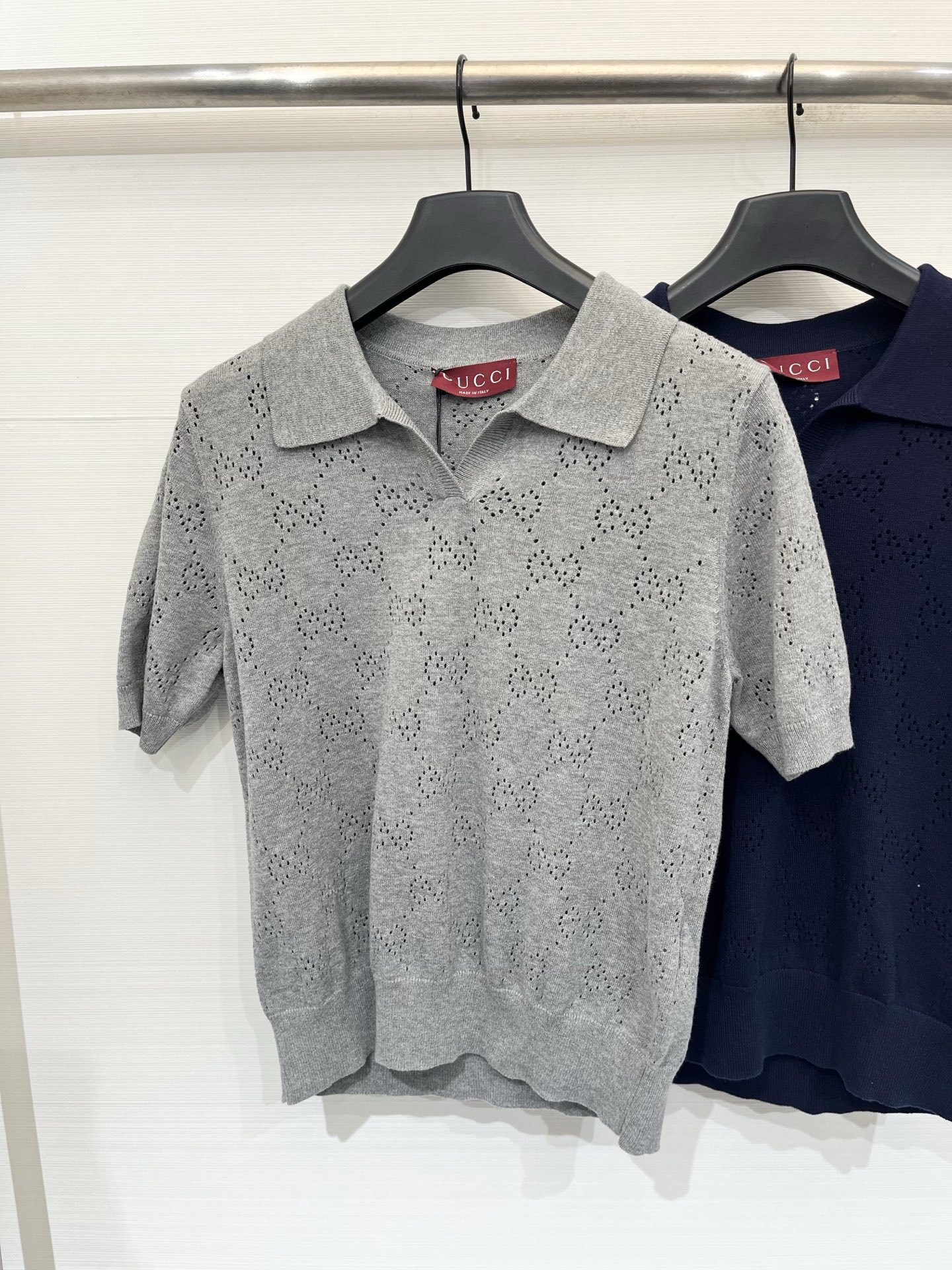 Gucci 26夏季新款 镂空Polo领短袖款 logo图案修饰点缀 上身高级氛围感🈵️🈵️ 三色SML