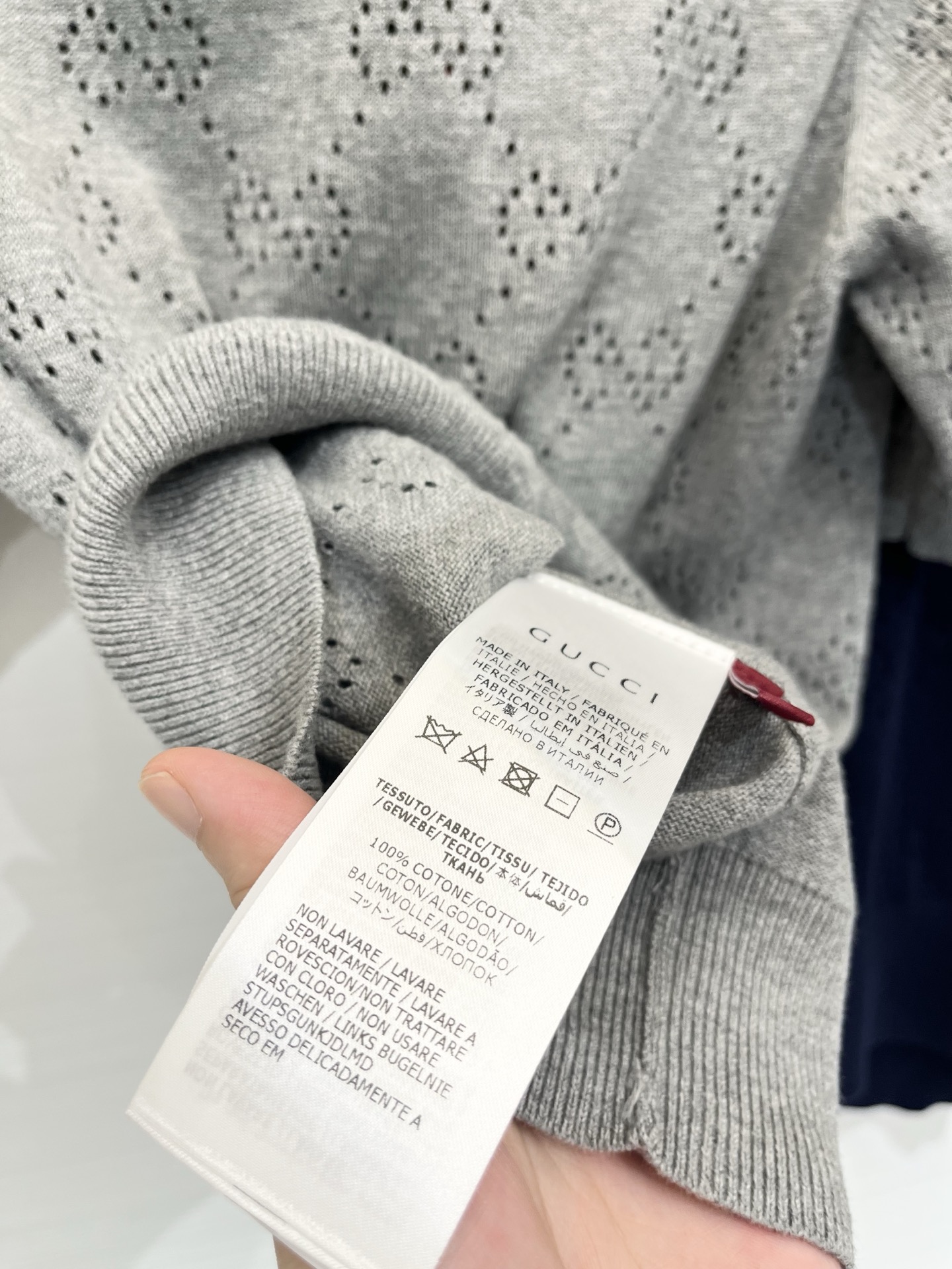 Gucci 26夏季新款 镂空Polo领短袖款 logo图案修饰点缀 上身高级氛围感🈵️🈵️ 三色SML