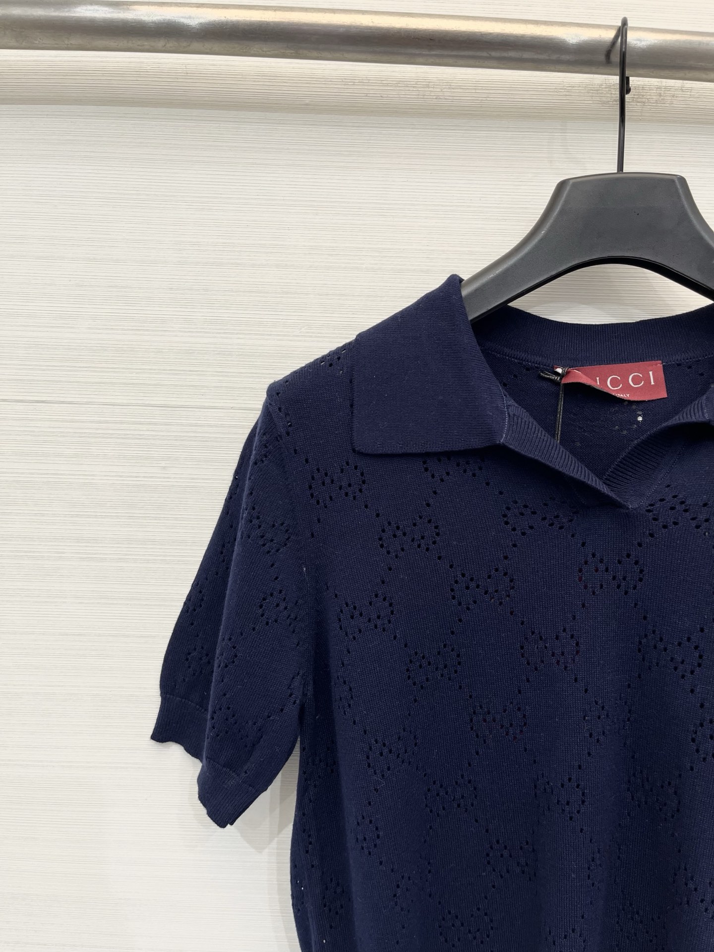 Gucci 26夏季新款 镂空Polo领短袖款 logo图案修饰点缀 上身高级氛围感🈵️🈵️ 三色SML