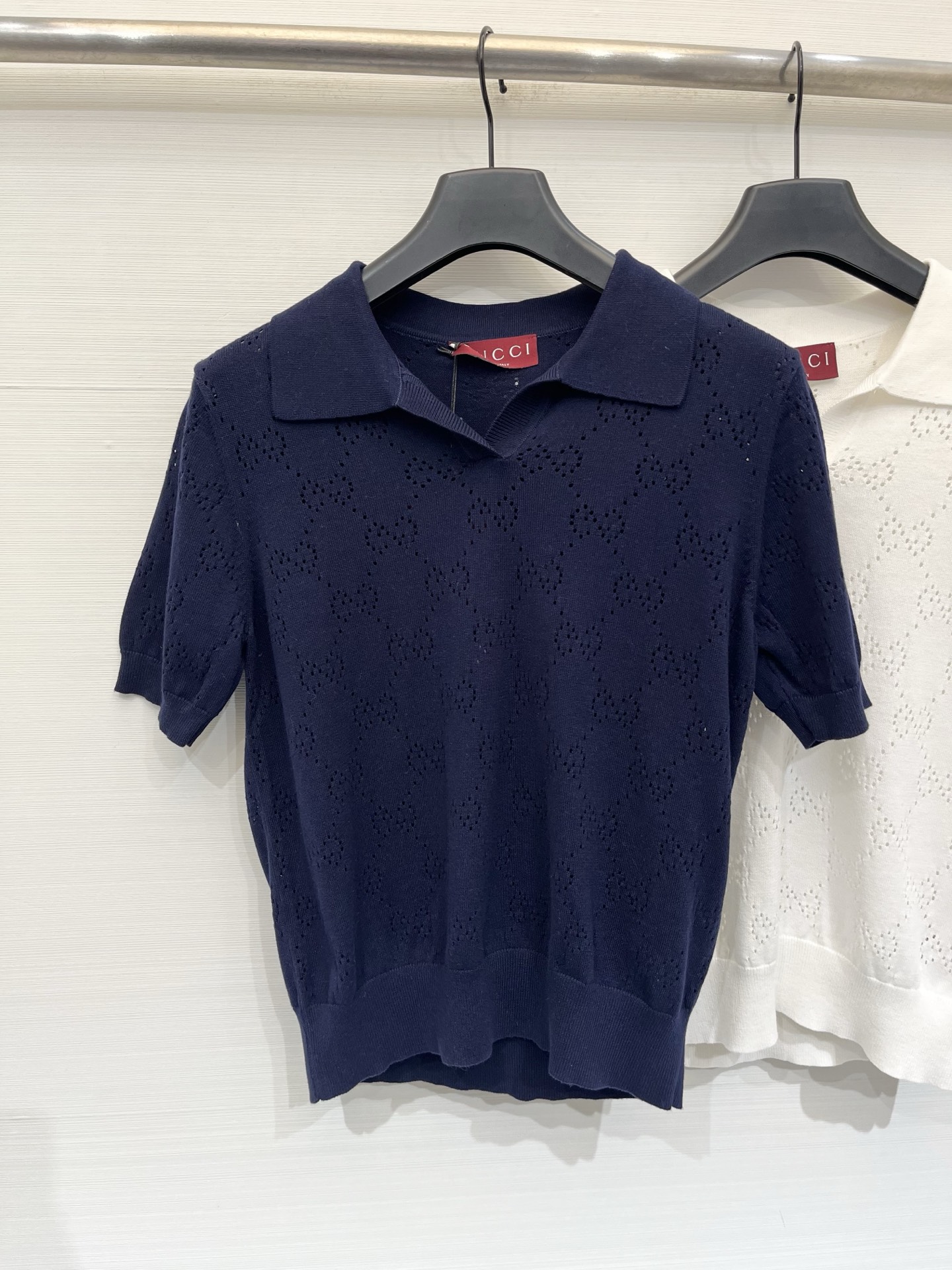 Gucci 26夏季新款 镂空Polo领短袖款 logo图案修饰点缀 上身高级氛围感🈵️🈵️ 三色SML