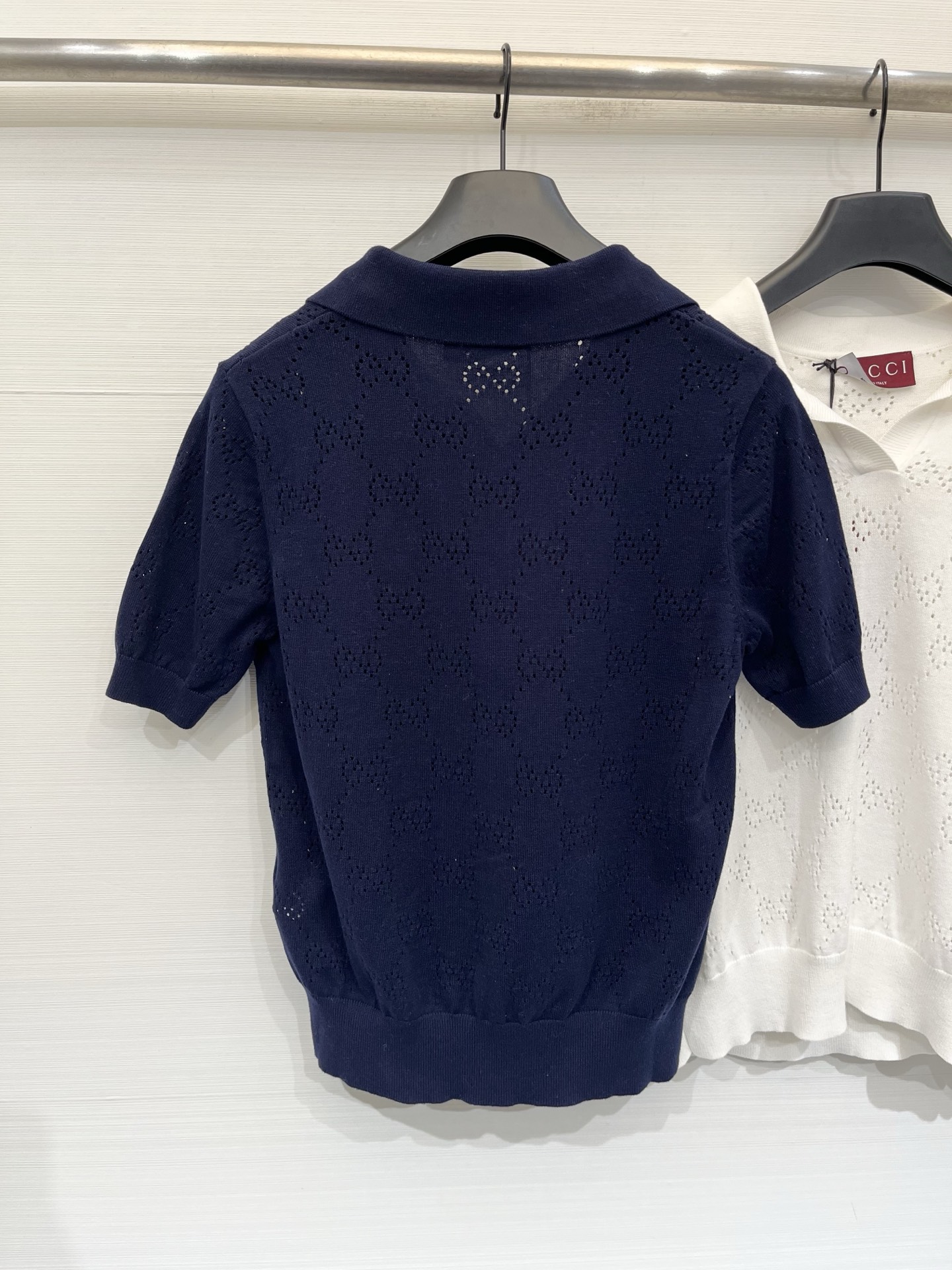Gucci 26夏季新款 镂空Polo领短袖款 logo图案修饰点缀 上身高级氛围感🈵️🈵️ 三色SML