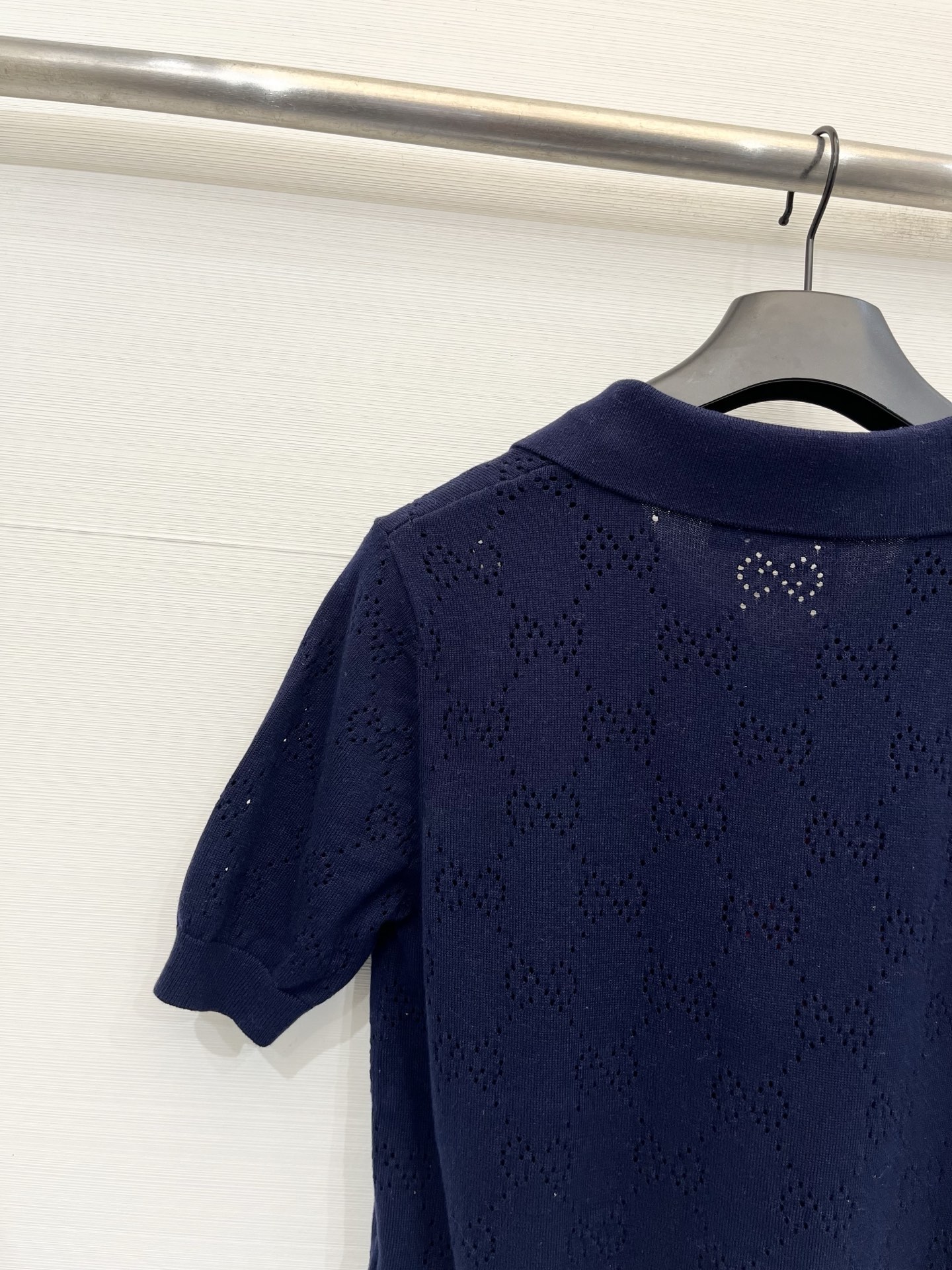 Gucci 26夏季新款 镂空Polo领短袖款 logo图案修饰点缀 上身高级氛围感🈵️🈵️ 三色SML