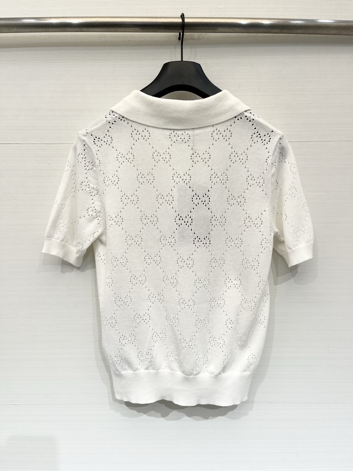 Gucci 26夏季新款 镂空Polo领短袖款 logo图案修饰点缀 上身高级氛围感🈵️🈵️ 三色SML