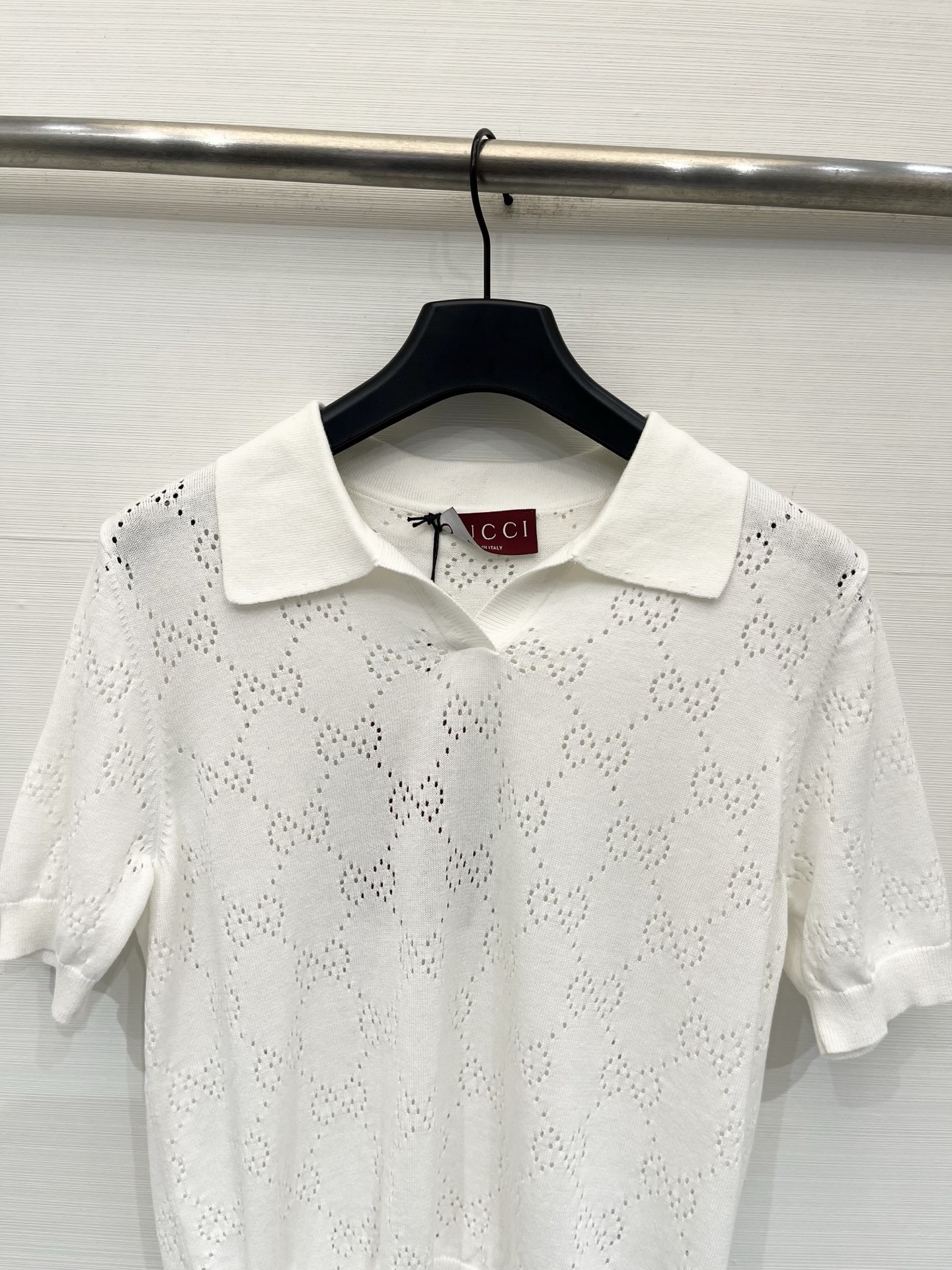 Gucci 26夏季新款 镂空Polo领短袖款 logo图案修饰点缀 上身高级氛围感🈵️🈵️ 三色SML