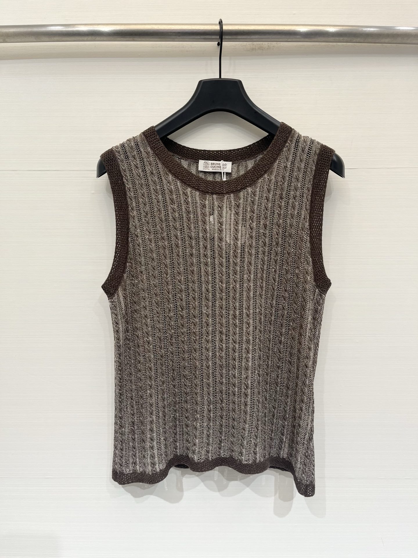 NO:892317,BC 26 new summer style, old money style vest style, logo pattern decoration, upper body with high-end atmosphere, two-color SML,,19860909BC 26夏季新款 老钱风背心款 logo图案修饰点缀 上身高级氛围感 两色SML,,,Women's clothing
