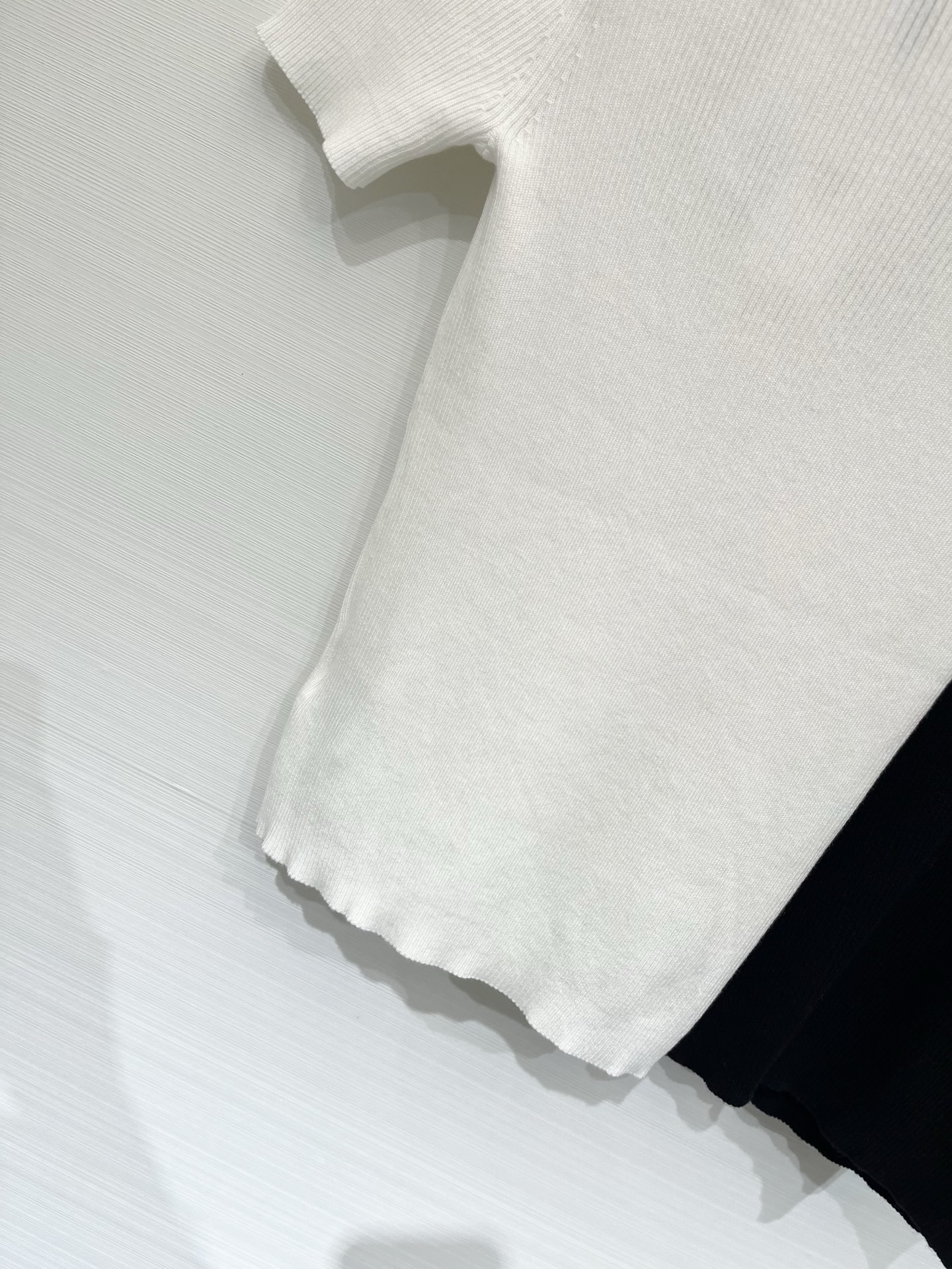 CHANEL 26夏季新款 官网同款圆领短袖款 logo图案修饰点缀 上身高级氛围感🈵️🈵️ 三色SML