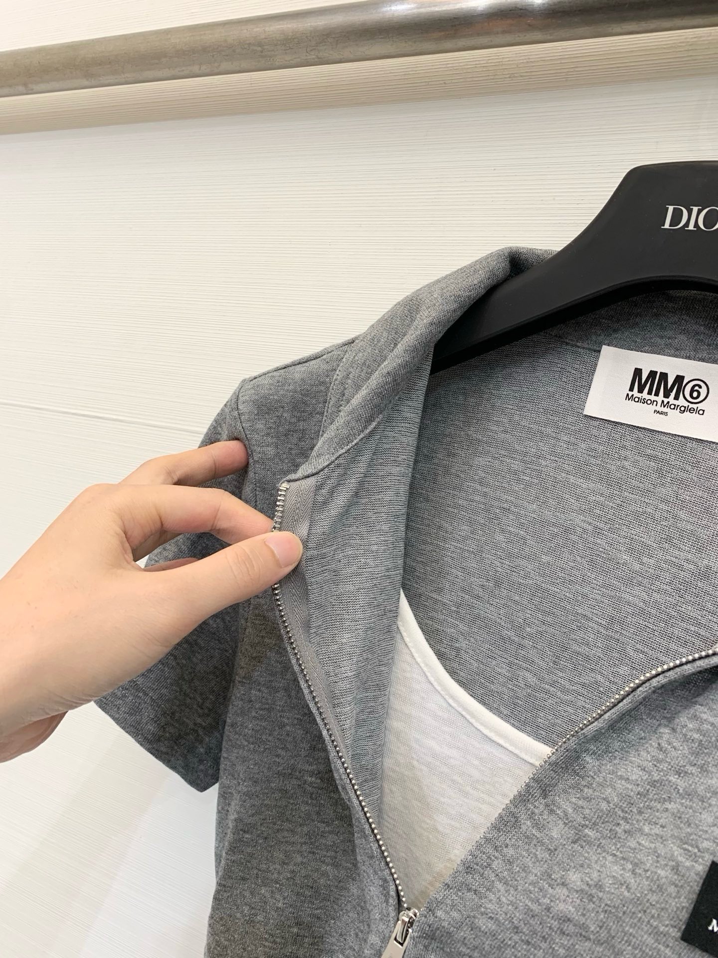 MM6 Maison Margiela 26 夏季新款 拉链Polo短款T恤，双向金属拉链贯穿衣身，腰部