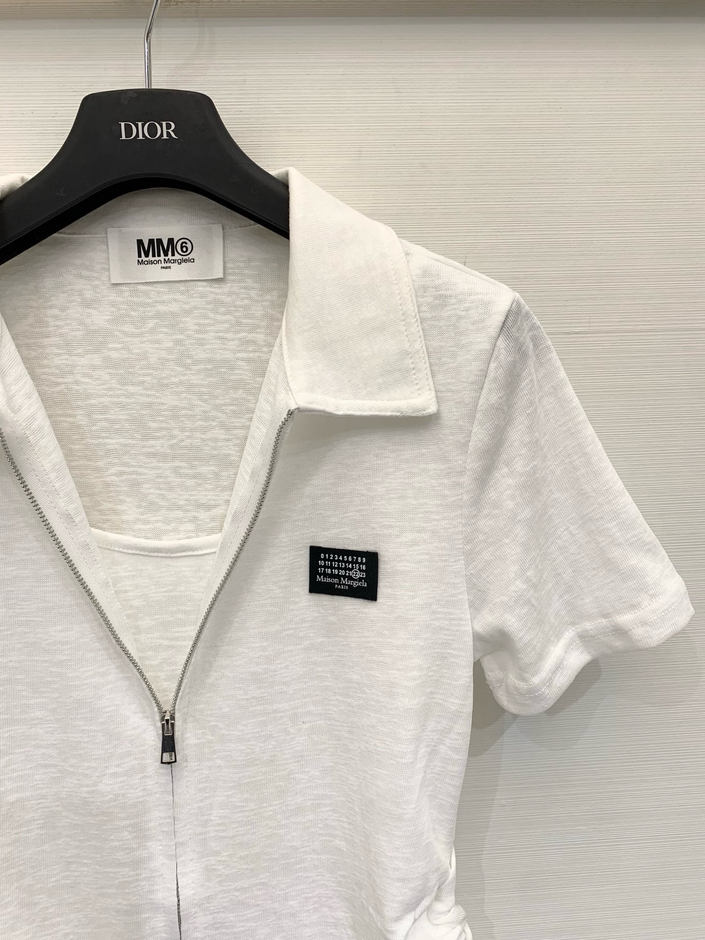 MM6 Maison Margiela 26 夏季新款 拉链Polo短款T恤，双向金属拉链贯穿衣身，腰部