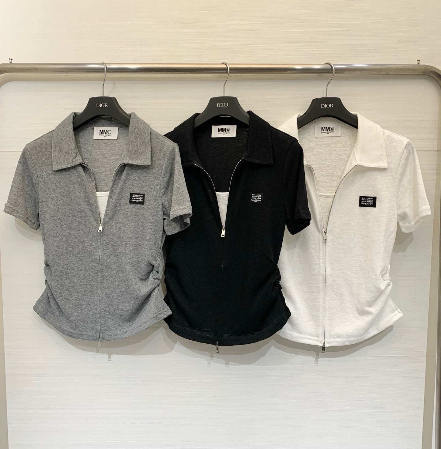 MM6 Maison Margiela 26 夏季新款 拉链Polo短款T恤，双向金属拉链贯穿衣身，腰部