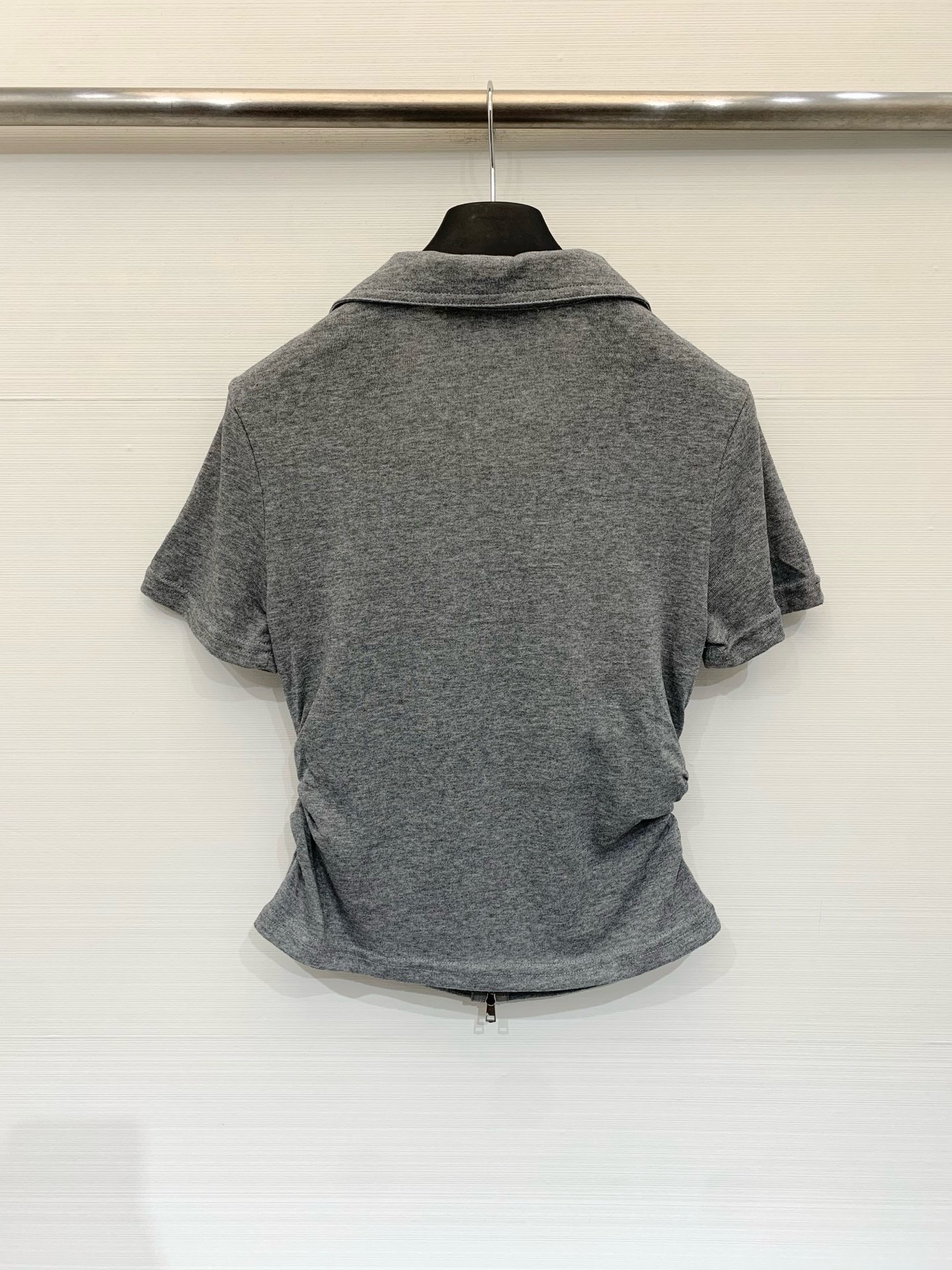 MM6 Maison Margiela 26 夏季新款 拉链Polo短款T恤，双向金属拉链贯穿衣身，腰部
